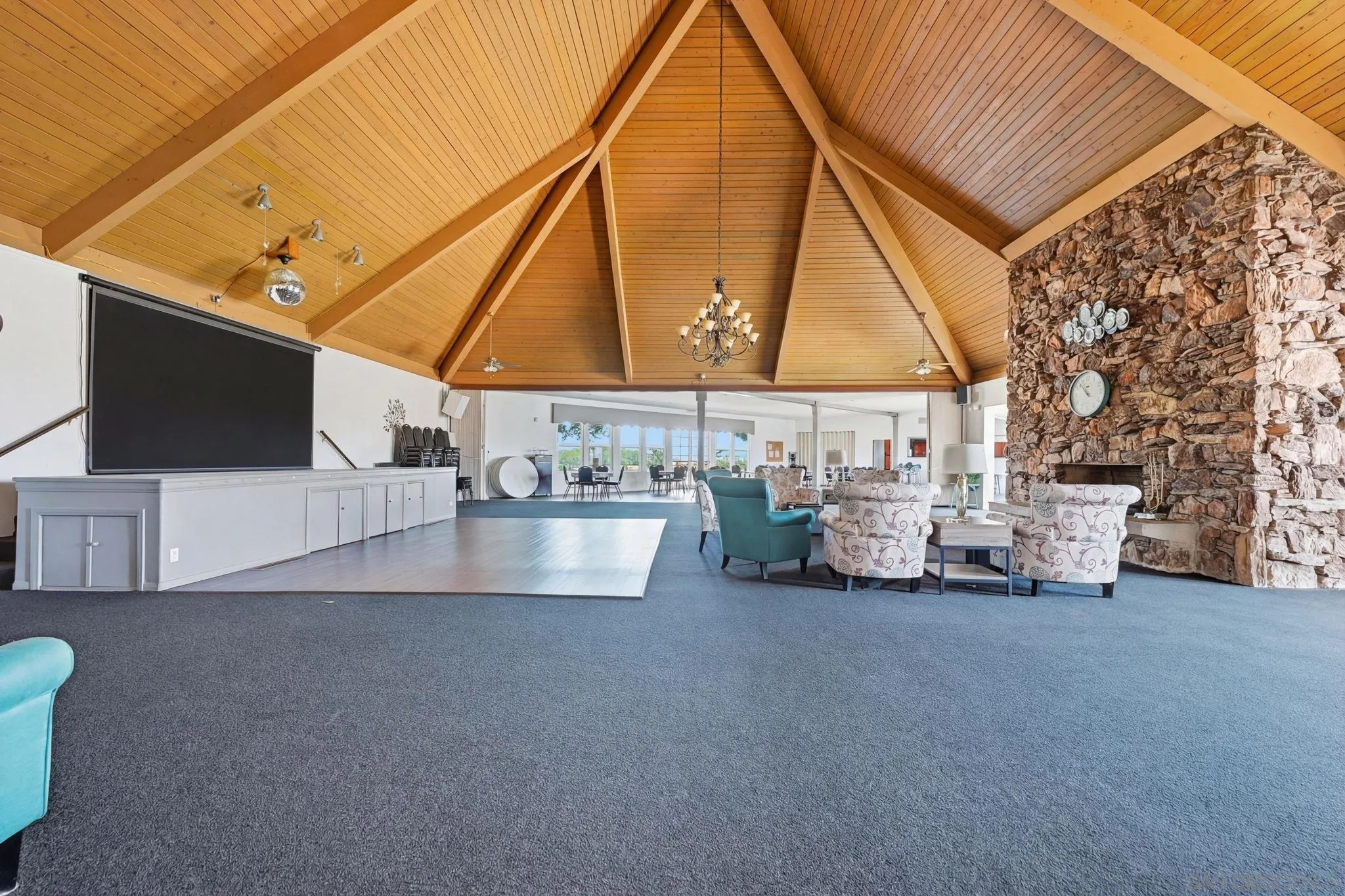 https://cdn.realtyfeed.com/cdn/127/260009305/458416bc483f4c11336fa6702d960acd.webp