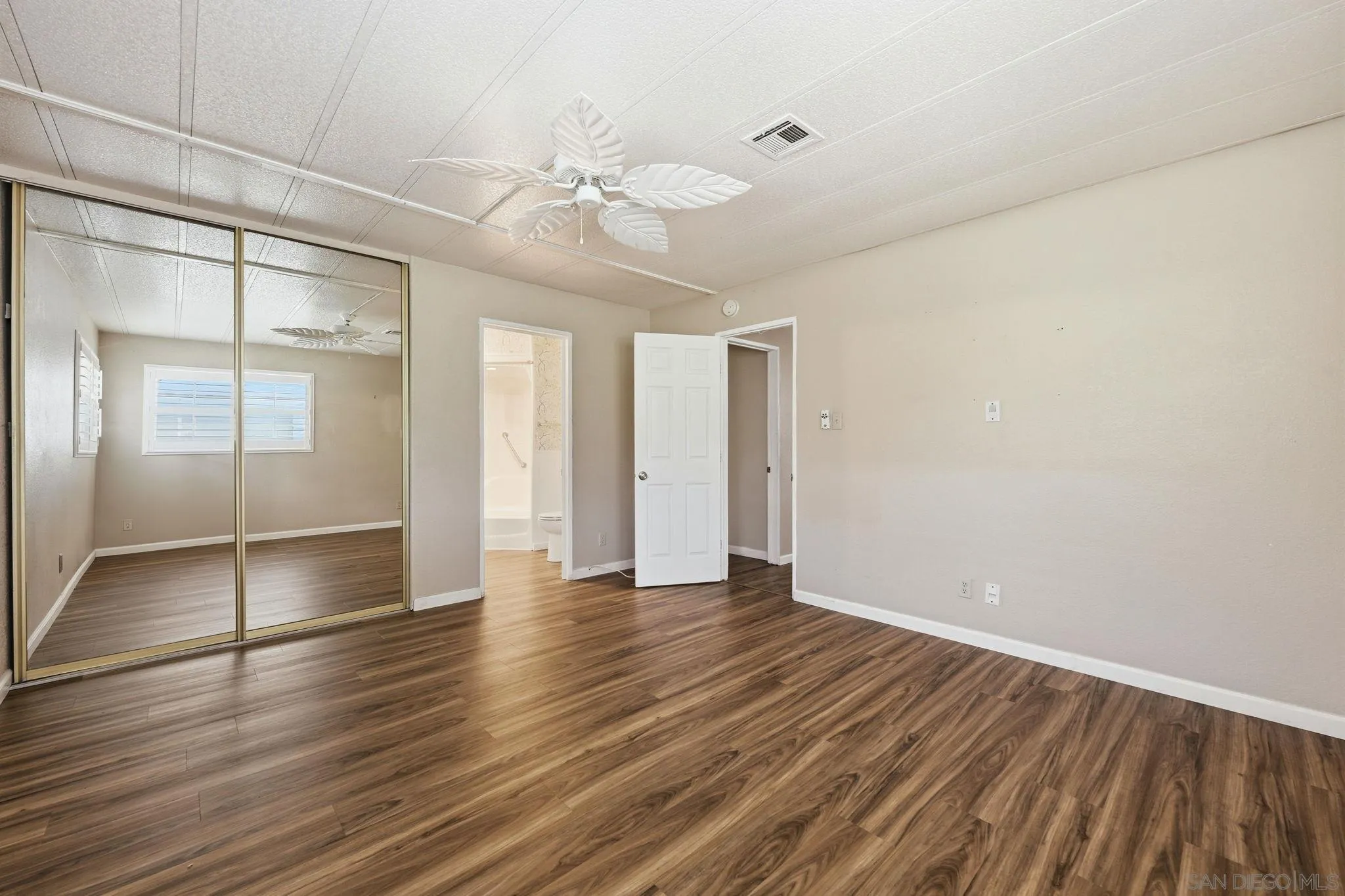 https://cdn.realtyfeed.com/cdn/127/260009305/ace97712b2c494f4d49e2e5cbf50c687.webp