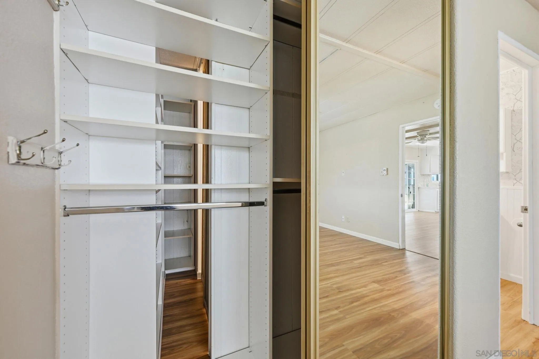 https://cdn.realtyfeed.com/cdn/127/260009305/c8d032bfe2b2fc31c1c42c1eac3c4b94.webp