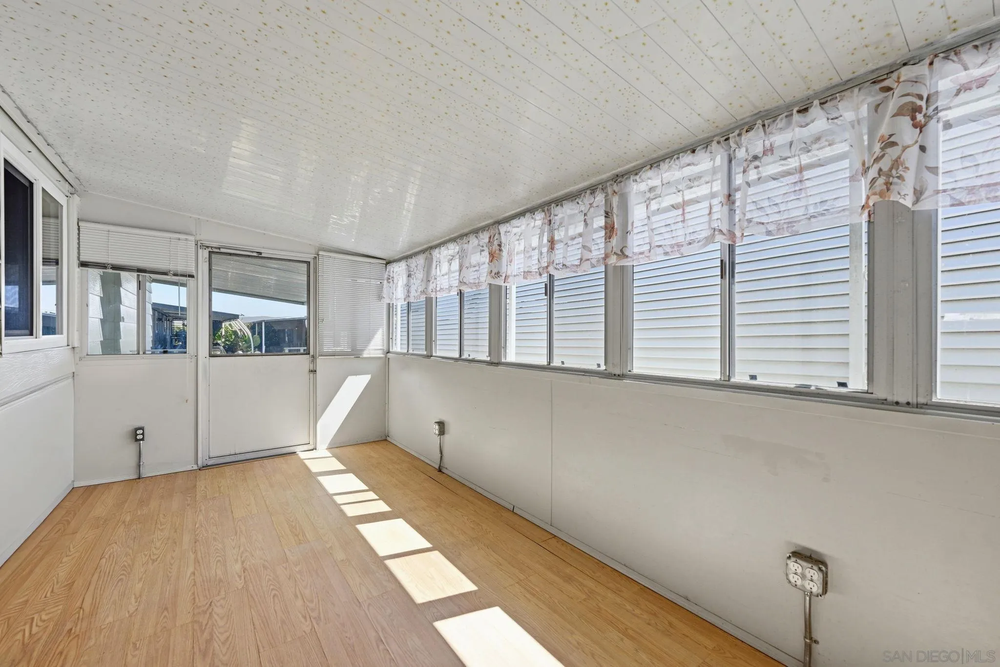 https://cdn.realtyfeed.com/cdn/127/260009305/f3b2e513a322cc85a1c0fce1fe75187d.webp