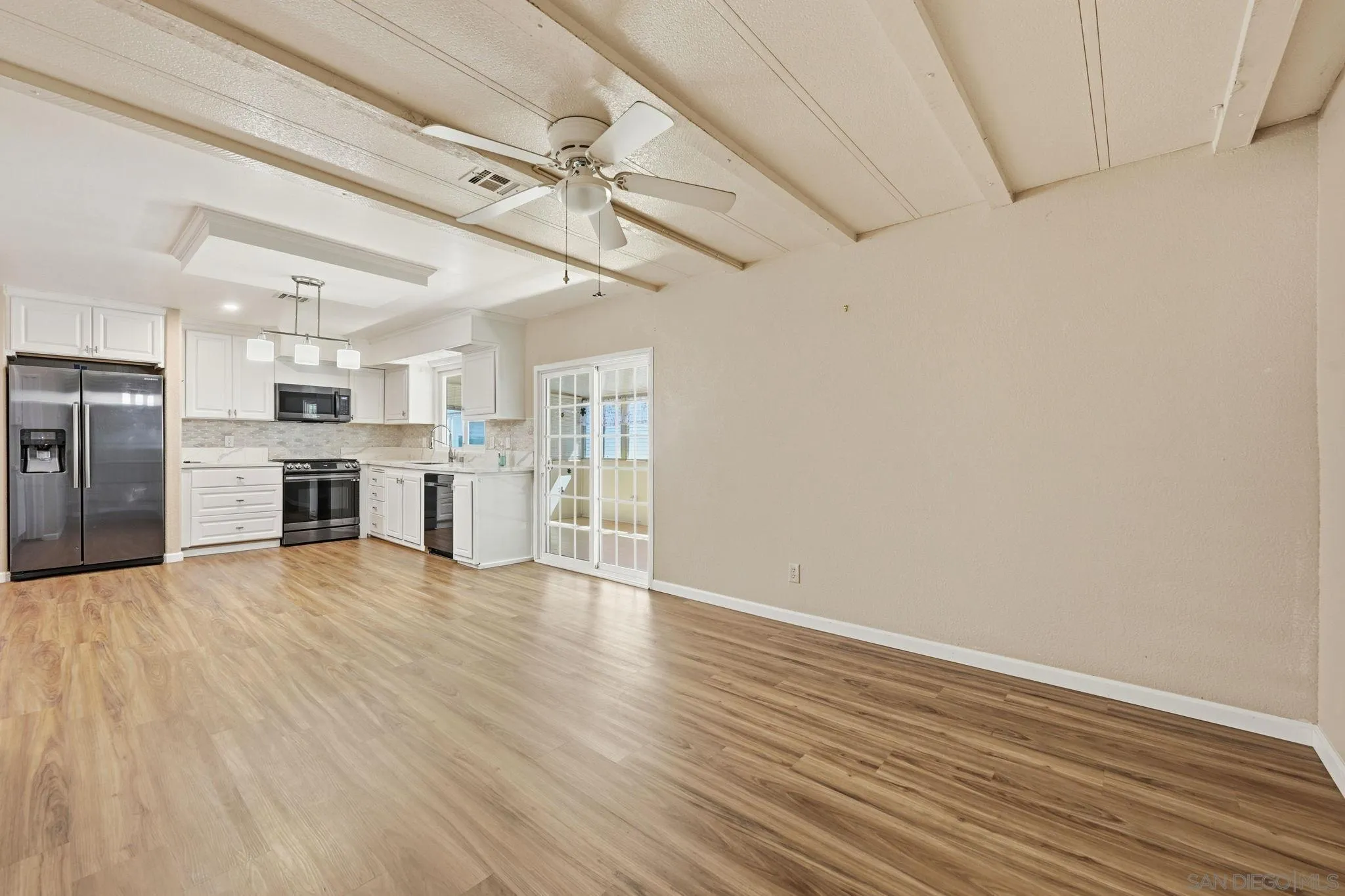 https://cdn.realtyfeed.com/cdn/127/260009305/fd915041e59d474480a8af9aebabf125.webp