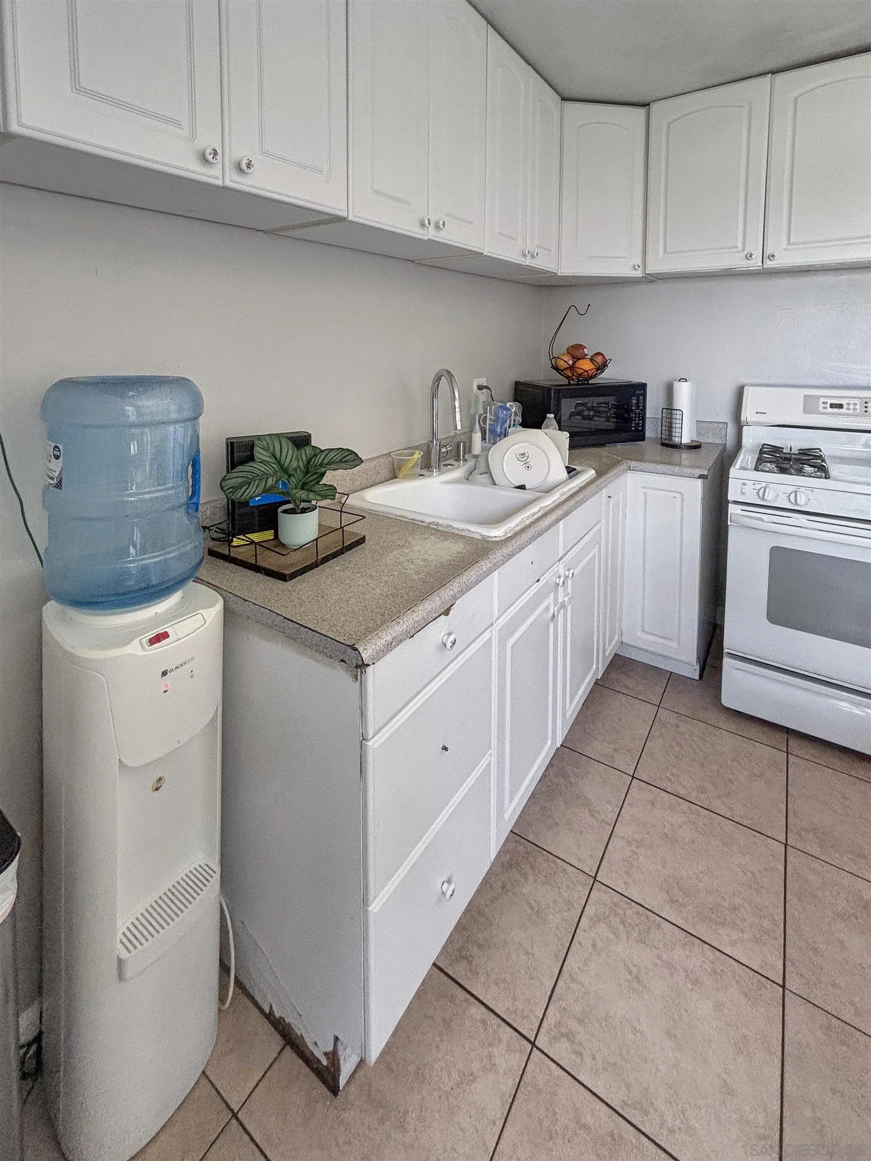 https://cdn.realtyfeed.com/cdn/127/260009306/6aaeb298e0a9bd5b51b54b8dc43e5baf.webp