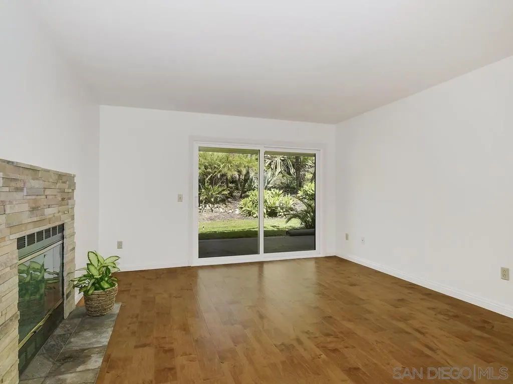 Photo #4: 260009309 Listing: Photo #4