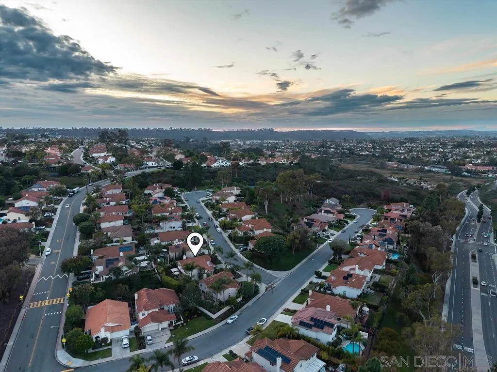 https://cdn.realtyfeed.com/cdn/127/260009320/522e8114ffb536a6829aa1af7210fbf5.webp