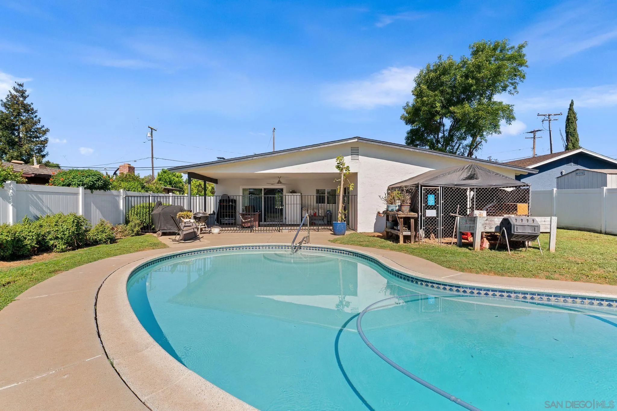 https://cdn.realtyfeed.com/cdn/127/260009323/e2762bd1c97c912282ab0bdd06b19745.webp