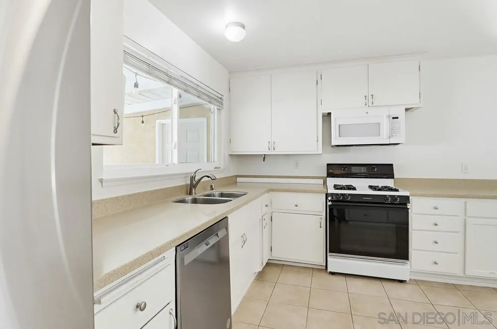 https://cdn.realtyfeed.com/cdn/127/260009332/6509e618be0c159778f2c5aea5c9d235.webp