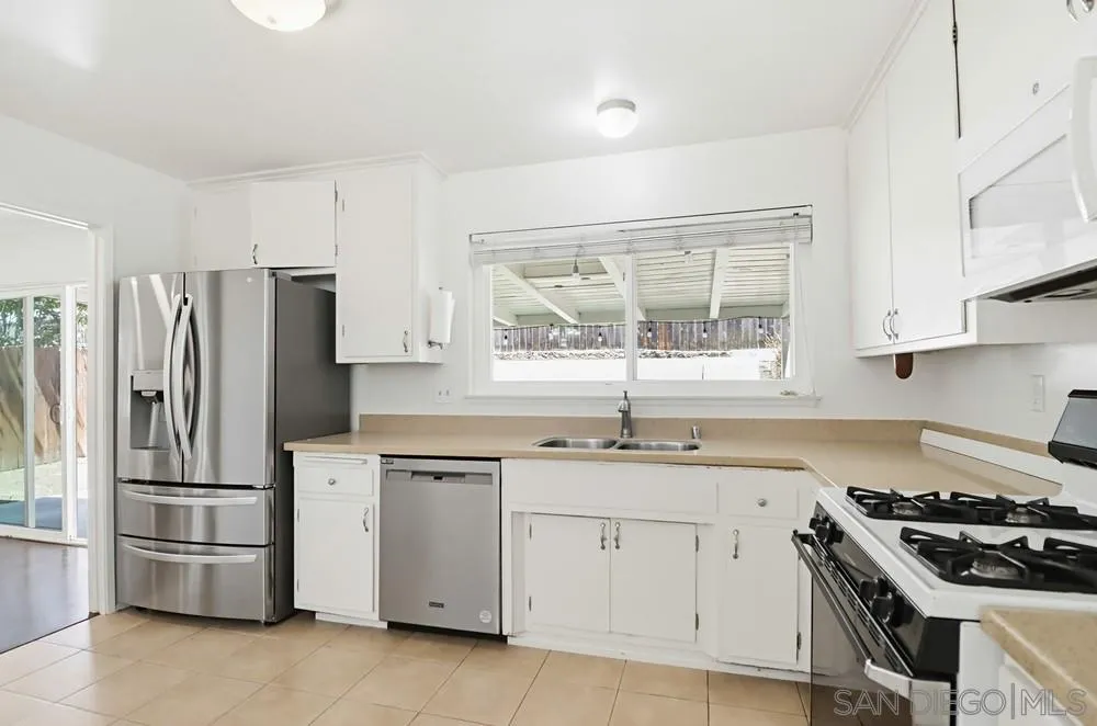 https://cdn.realtyfeed.com/cdn/127/260009332/dec9dda146446e00d850ae23147c432f.webp