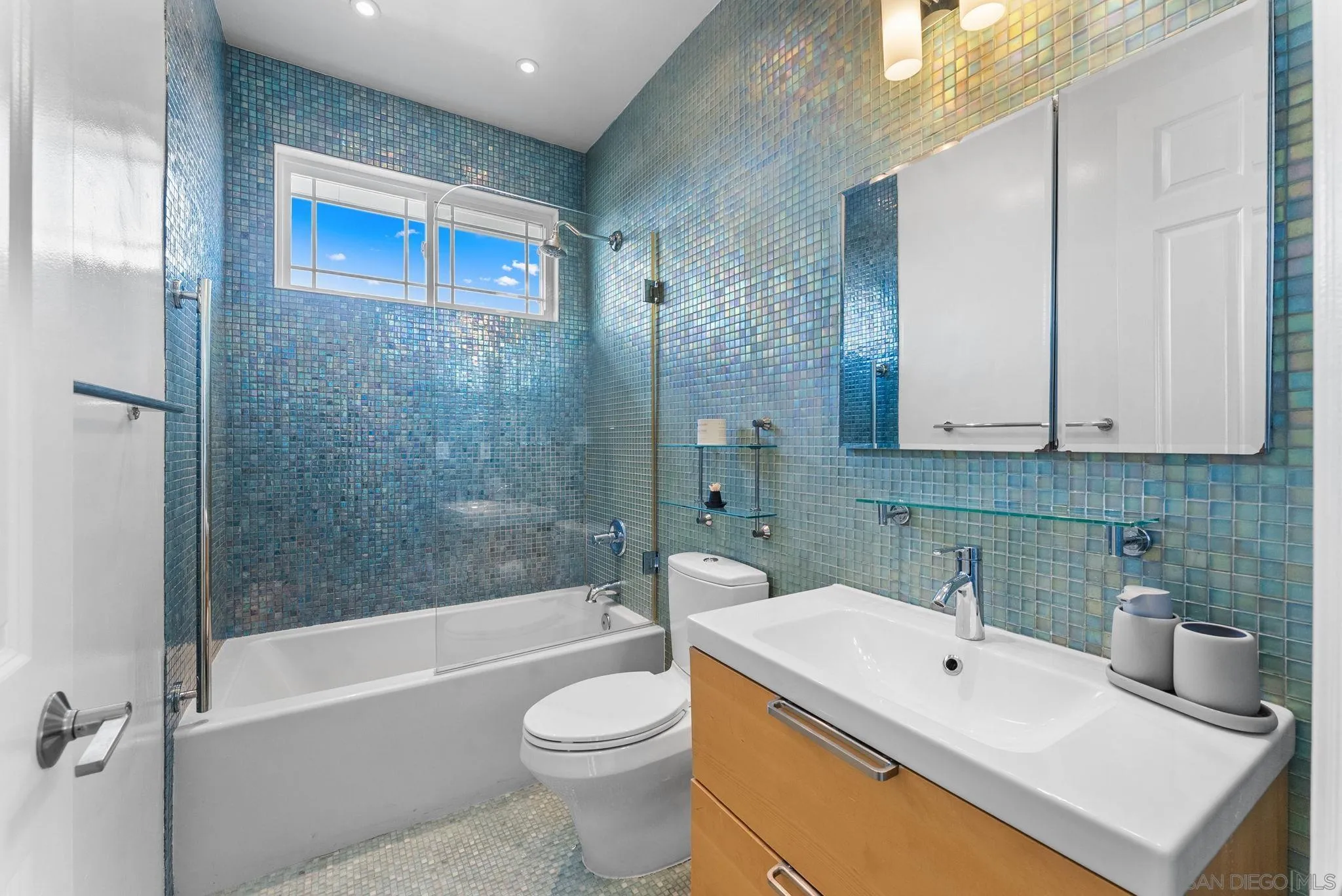 https://cdn.realtyfeed.com/cdn/127/260009334/9977e5c5a6f8ad789fb835e3a471e7eb.webp