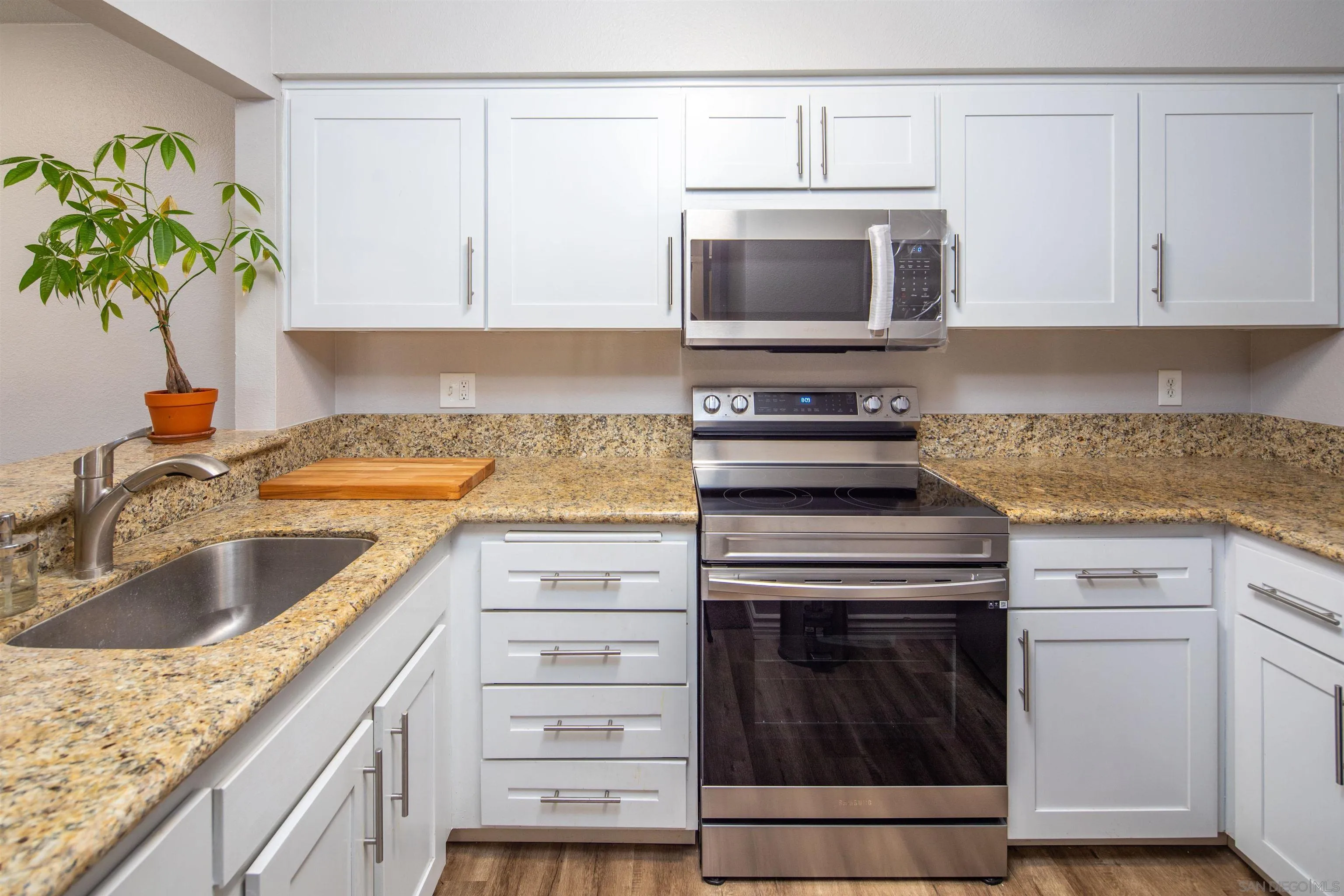 Photo #5: 260009338 Listing: Photo #5