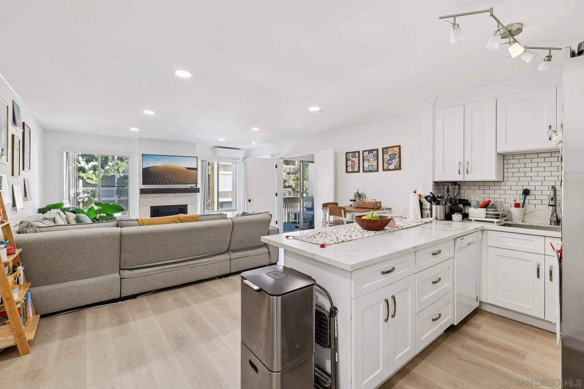 https://cdn.realtyfeed.com/cdn/127/260009347/1097fc39af7e9fad22f0572a05149463.webp