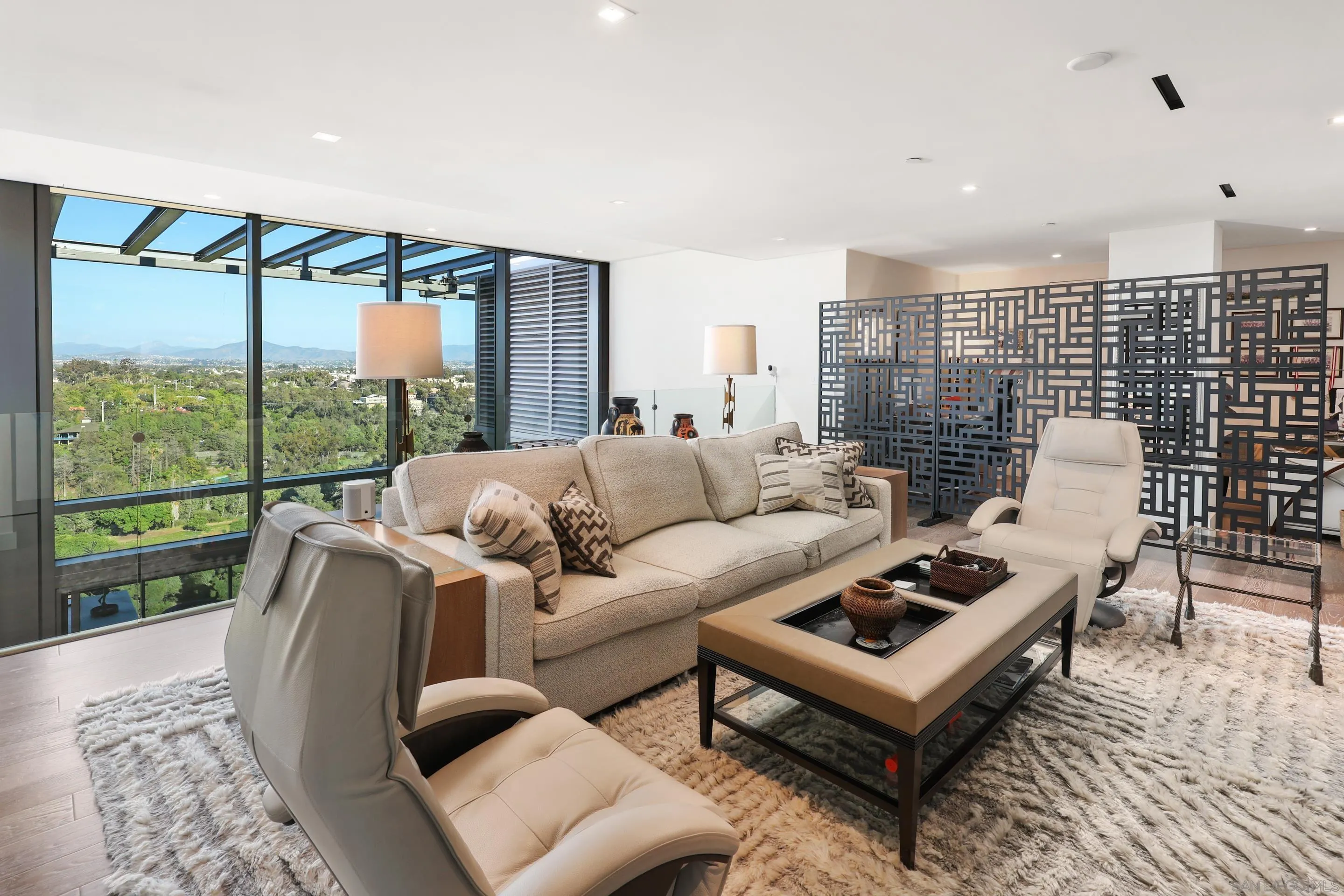 https://cdn.realtyfeed.com/cdn/127/260009350/363970904df1f2f8ef905d4564f98f5c.webp
