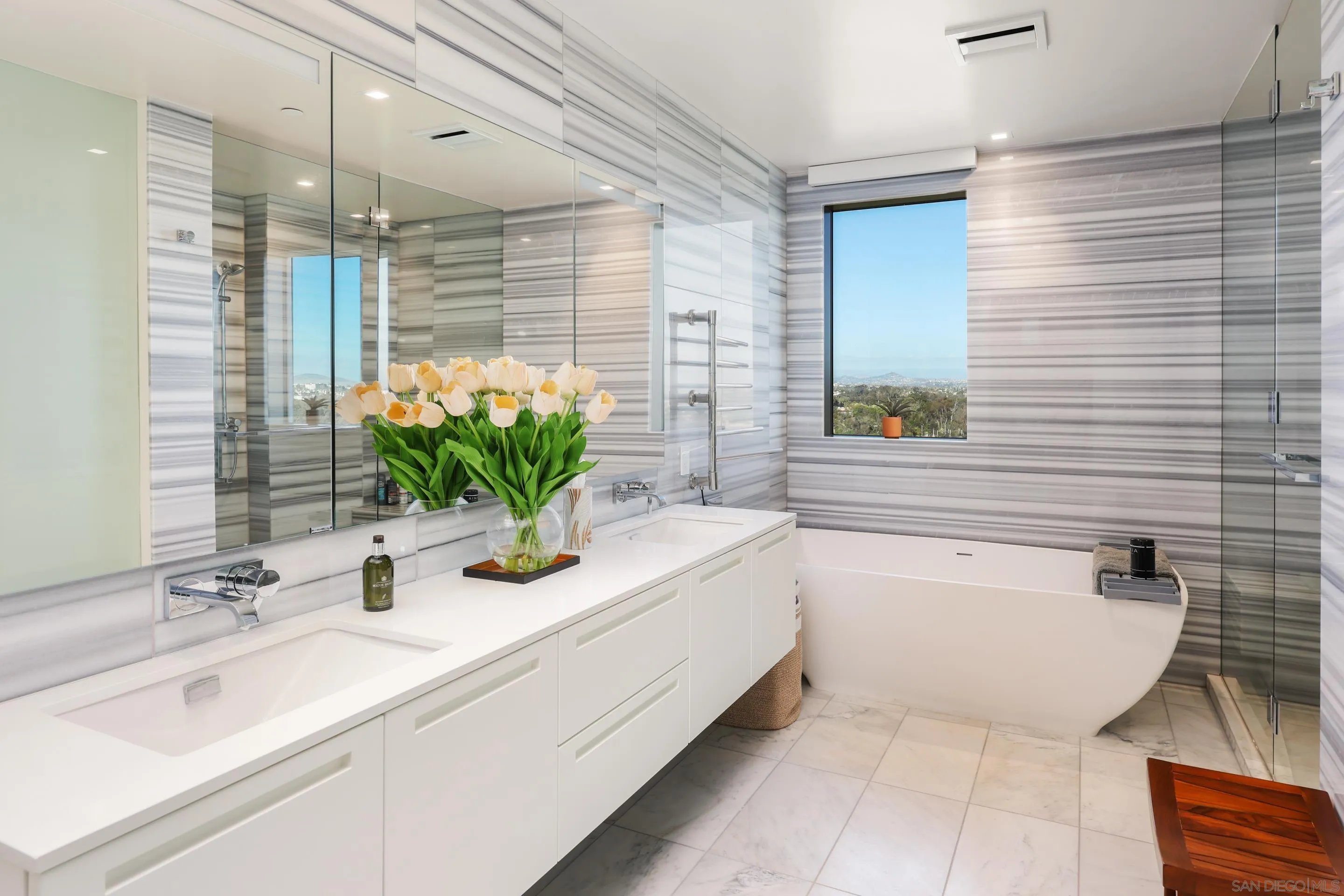 https://cdn.realtyfeed.com/cdn/127/260009350/bc3a2bd365913adfd3dd43021a8db549.webp