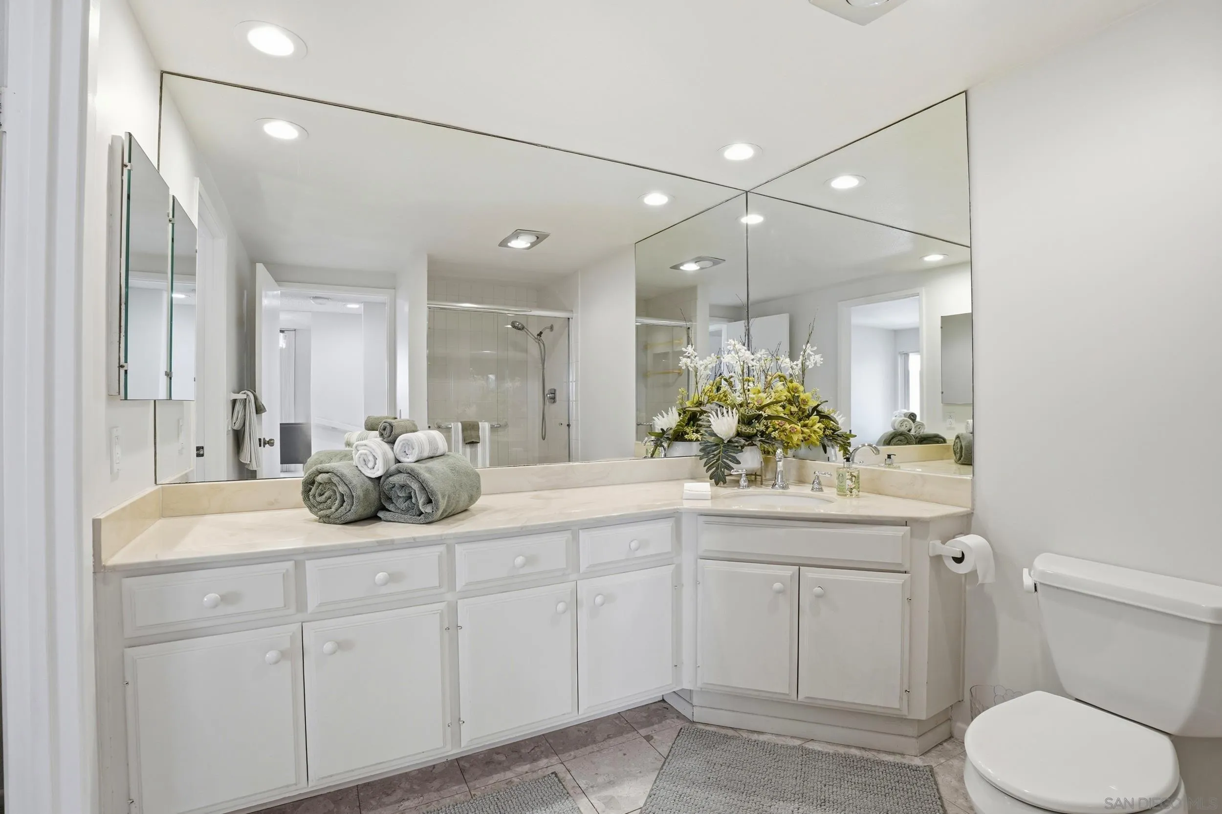 https://cdn.realtyfeed.com/cdn/127/260009354/03667f6563f6c141148e549b46b5662b.webp
