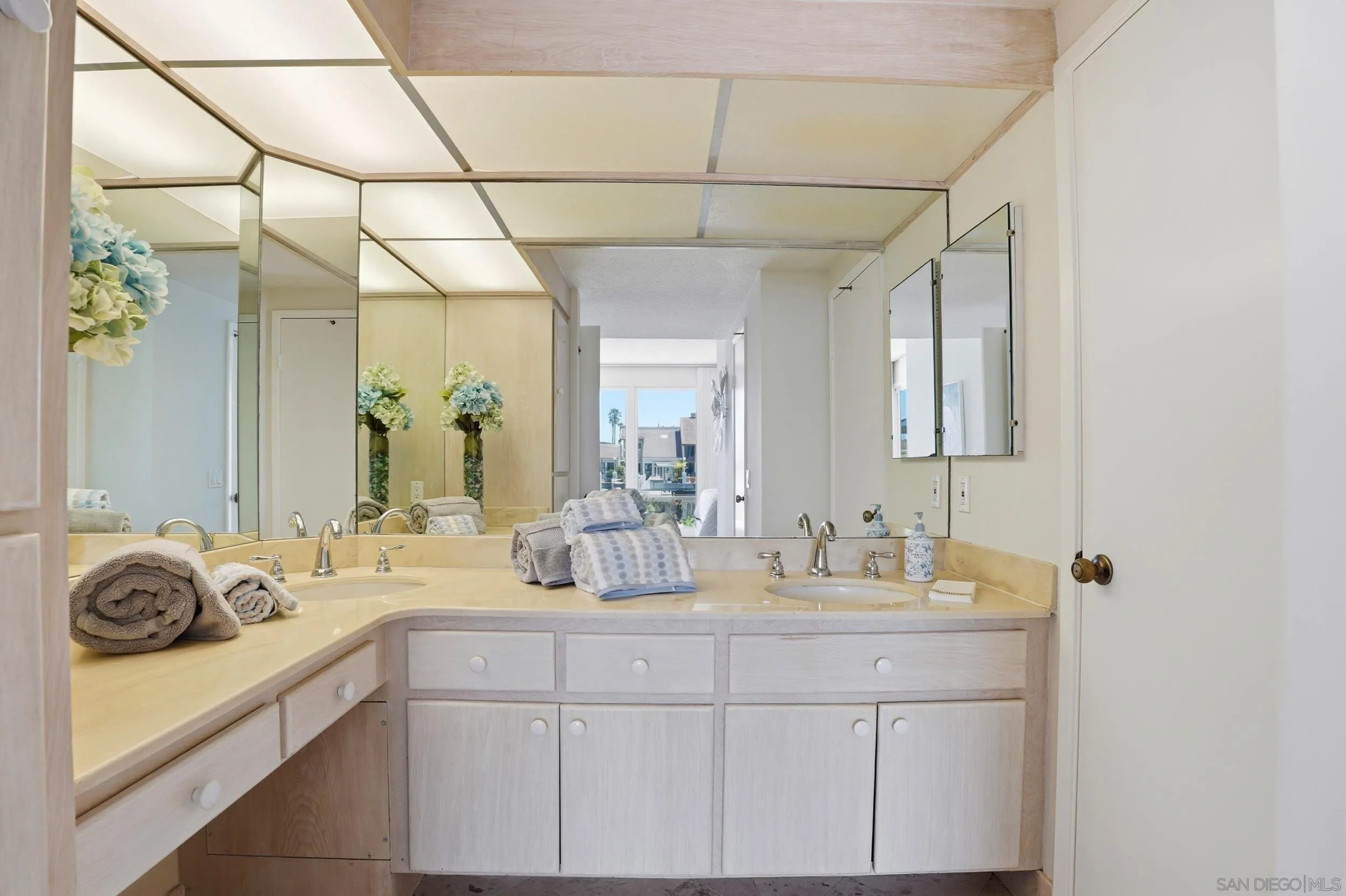 https://cdn.realtyfeed.com/cdn/127/260009354/ba229d665e145ce793a69db285640045.webp