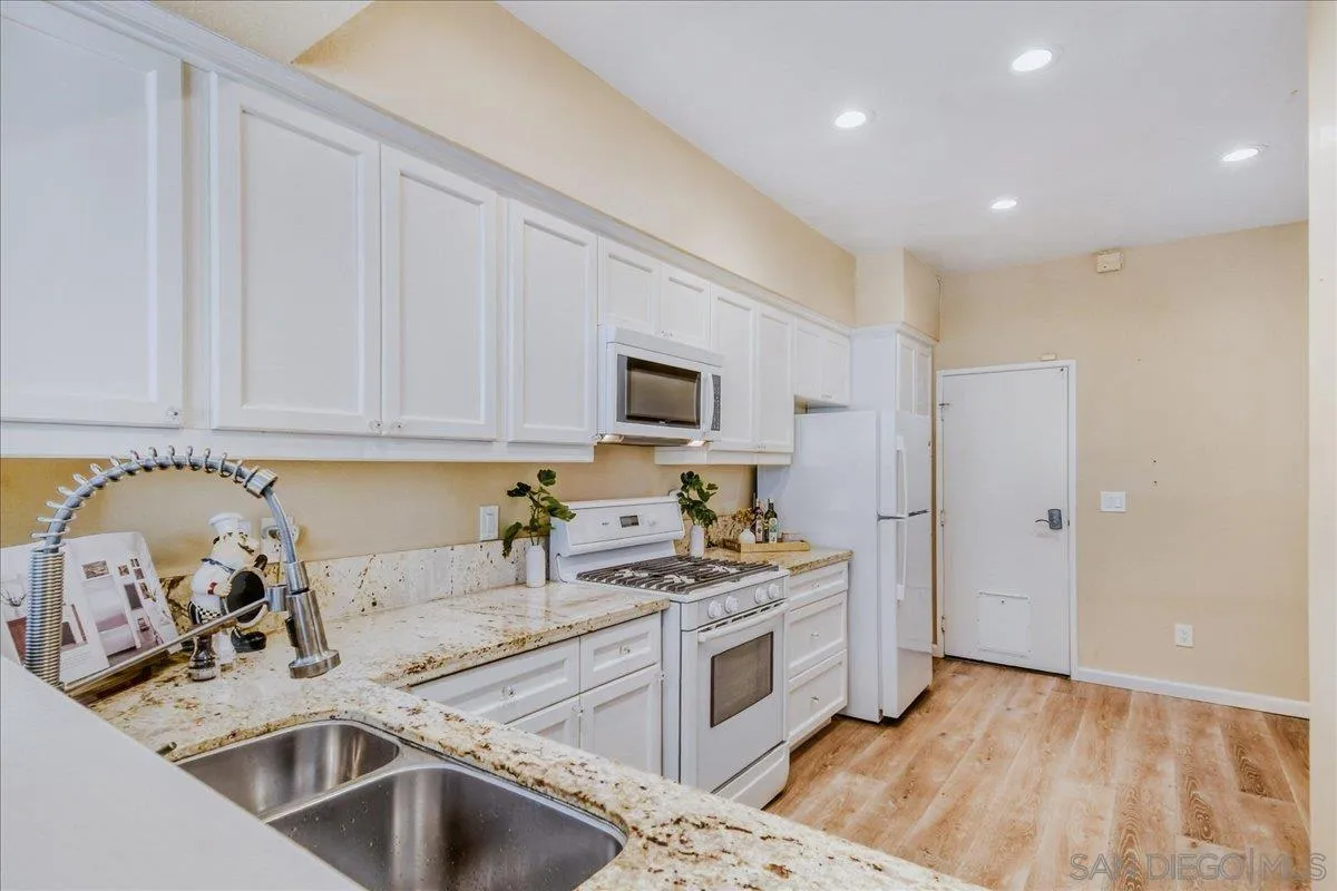 Photo #12: 260009357 Listing: Photo #12