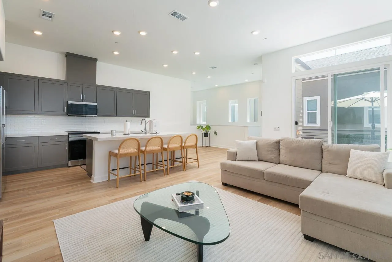 Photo #3: 260009363 Listing: Photo #3