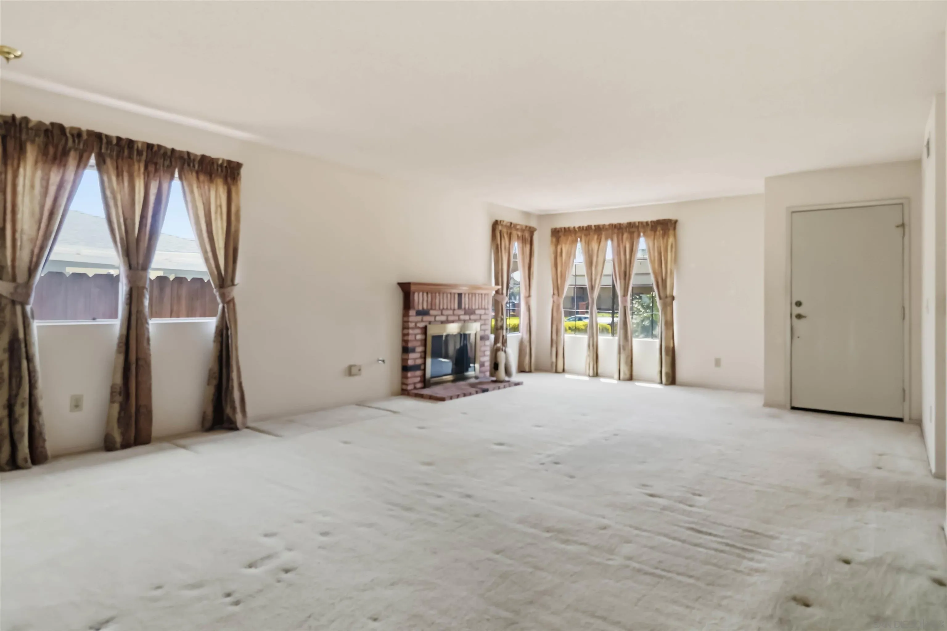 https://cdn.realtyfeed.com/cdn/127/260009367/0ed51f68d6fa0523881b967ba98f16a3.webp