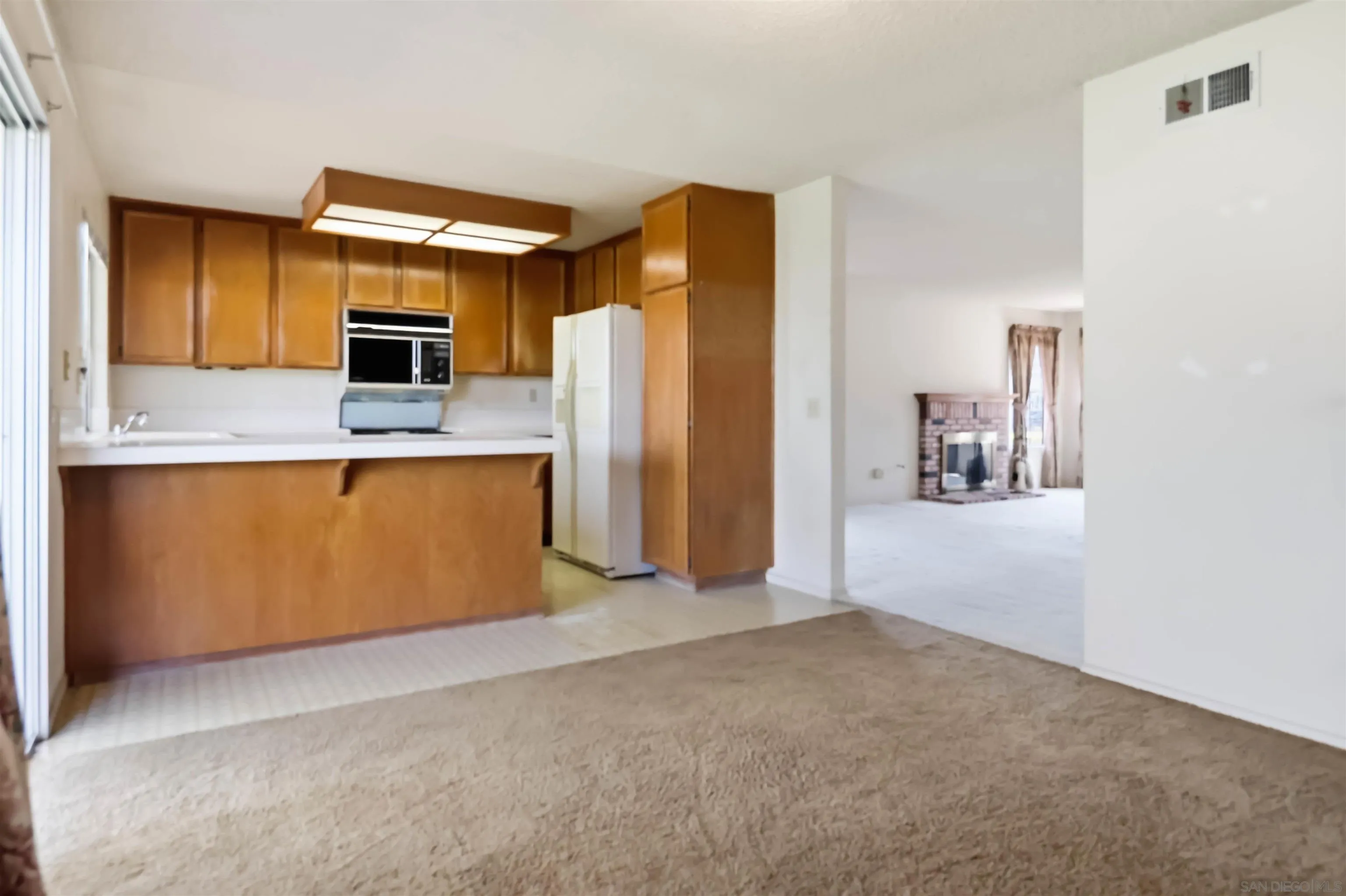 https://cdn.realtyfeed.com/cdn/127/260009367/66933a4821fea6587ed141ff800f5b1c.webp