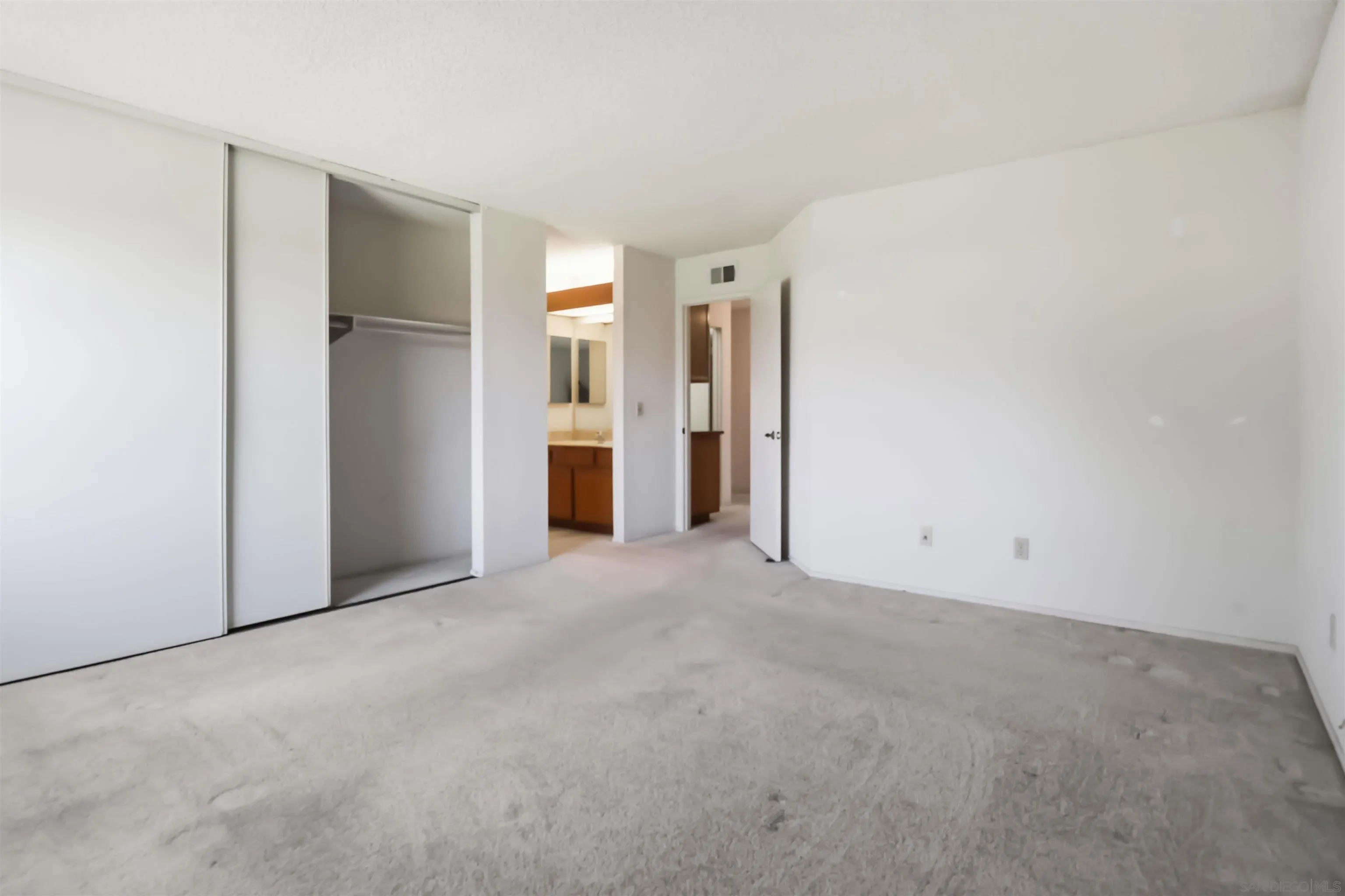 https://cdn.realtyfeed.com/cdn/127/260009367/eaf119c1ea20ef0114a81a215ddc697e.webp