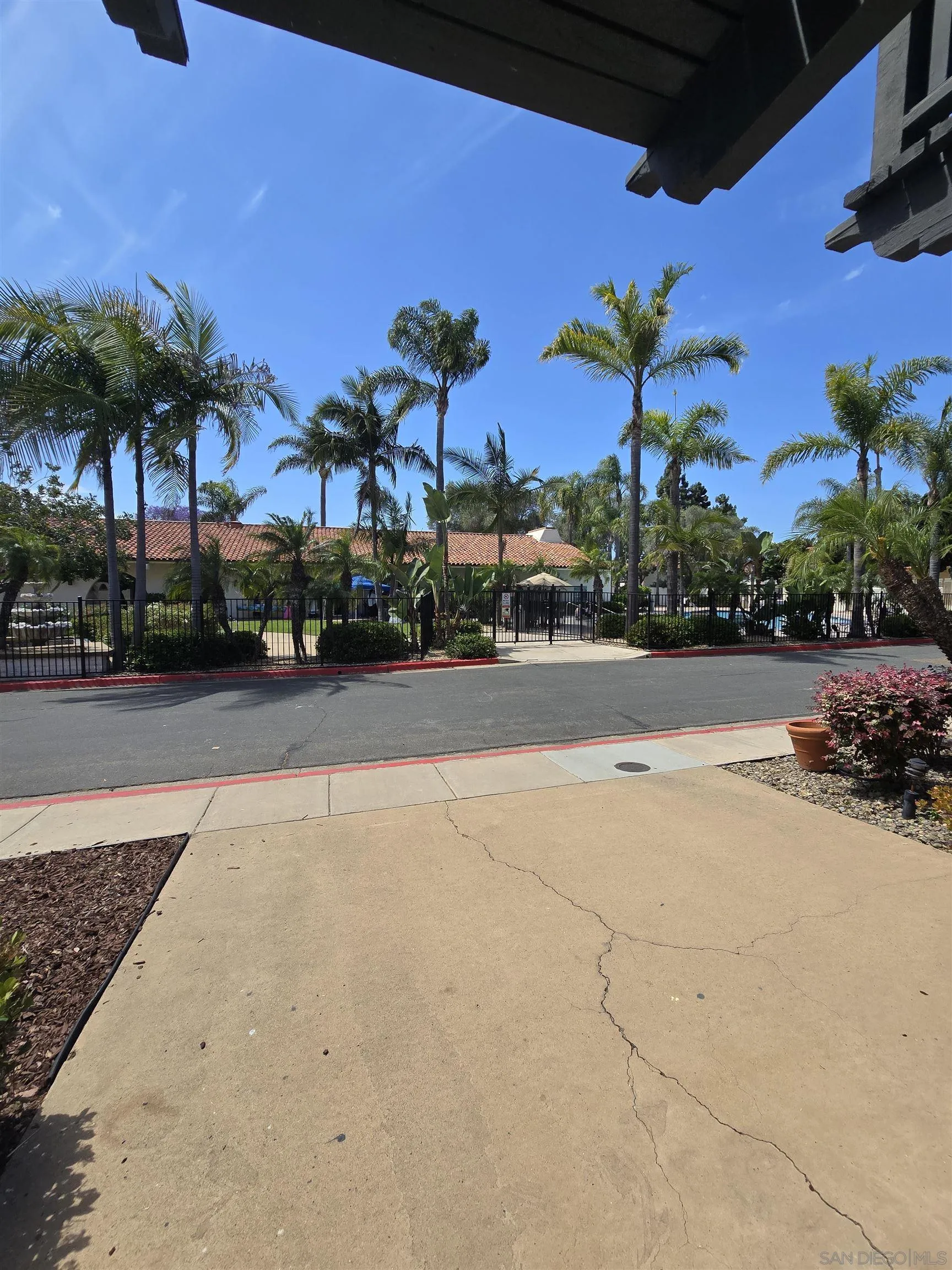 https://cdn.realtyfeed.com/cdn/127/260009368/ceddebea3b47ed749f350129219d10f1.webp