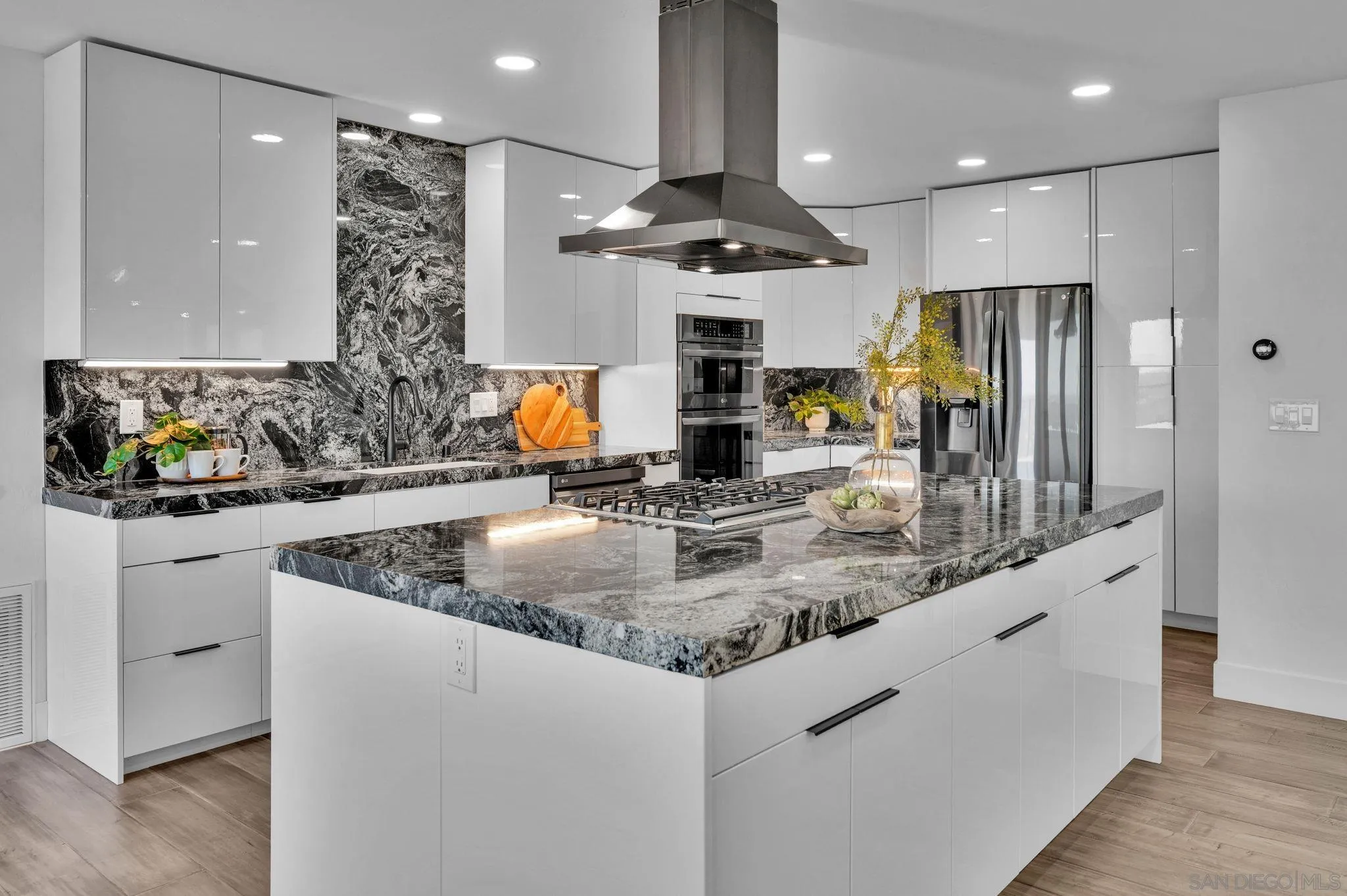 https://cdn.realtyfeed.com/cdn/127/260009378/4fee746921c3cef0833dc86dc4799787.webp
