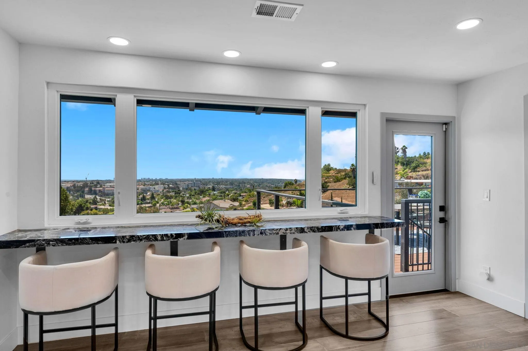 https://cdn.realtyfeed.com/cdn/127/260009378/678056f135efb6cef1f7d3b7b7e0649b.webp