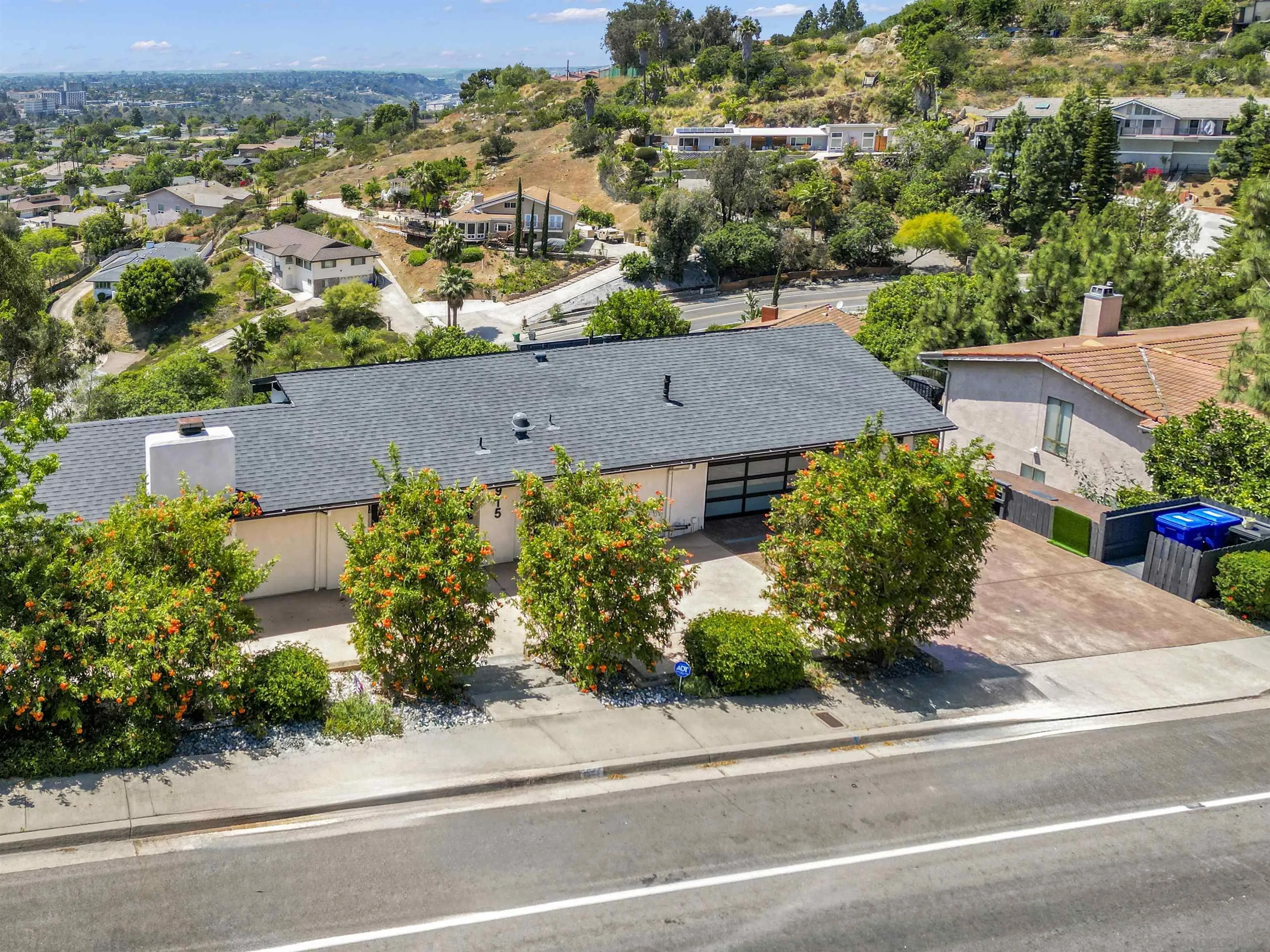 https://cdn.realtyfeed.com/cdn/127/260009378/8df0adfd9ec724c56f33383bfa3ba762.webp