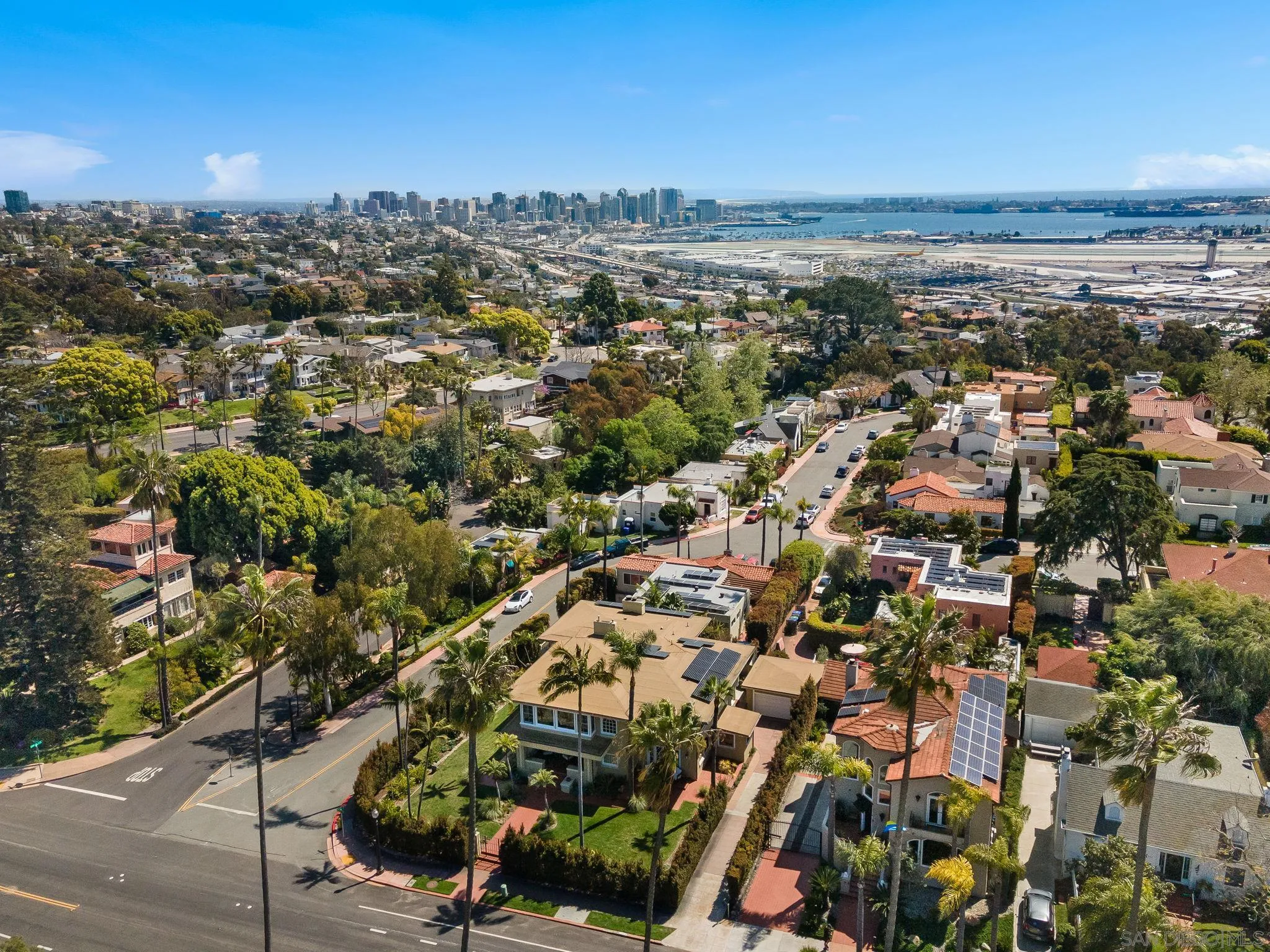 https://cdn.realtyfeed.com/cdn/127/260009398/260f40bdb5526f6e7b27377b45c2a019.webp