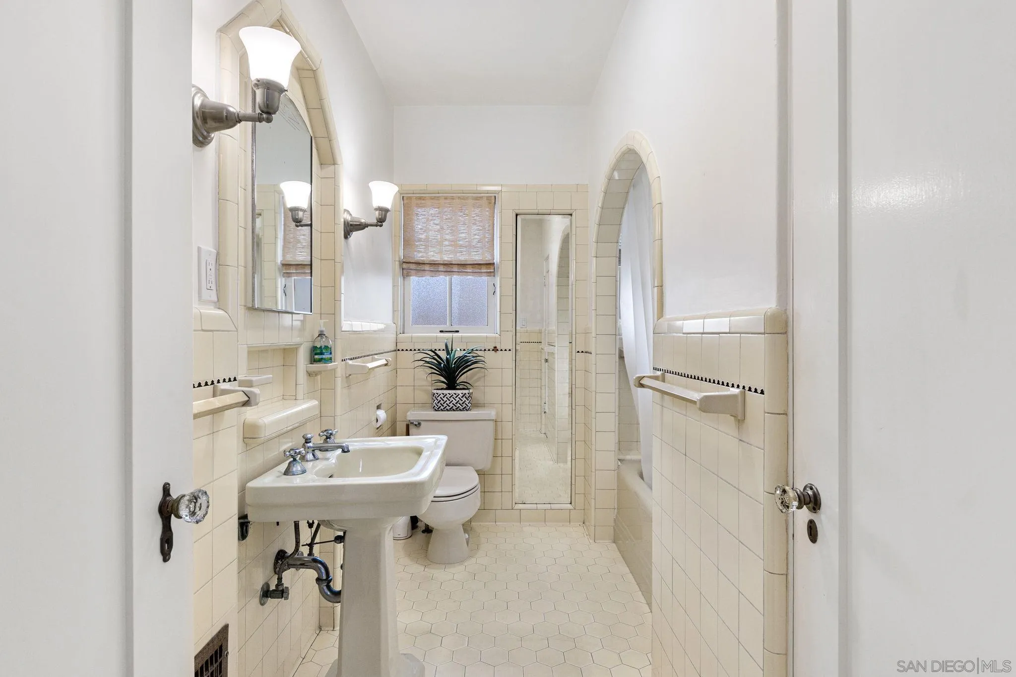 https://cdn.realtyfeed.com/cdn/127/260009398/4256e2a8ce51c1f2888619fd2cb28cda.webp