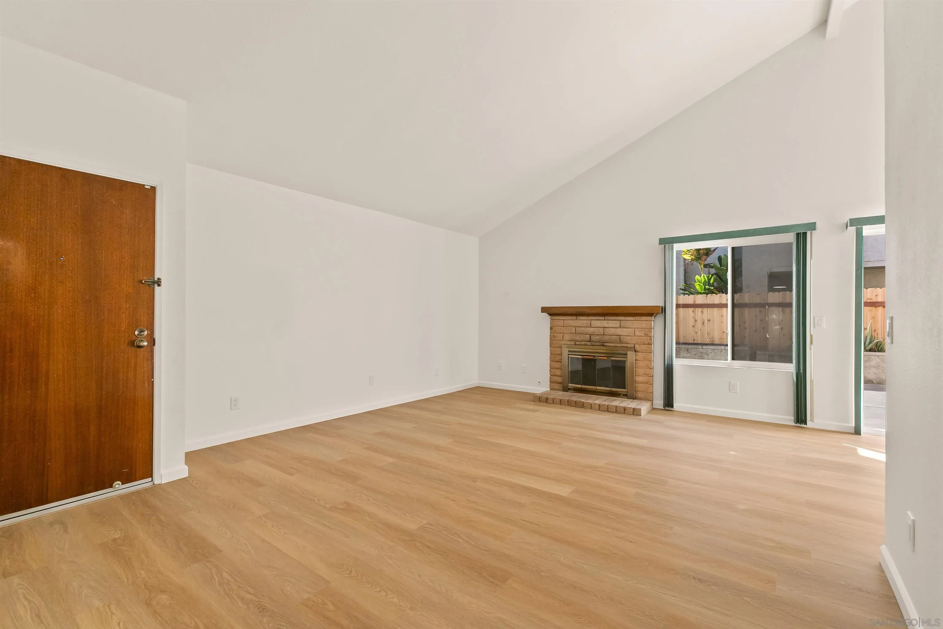https://cdn.realtyfeed.com/cdn/127/2600094/0b1c2b047fe3280d20ff5f2258802479.webp