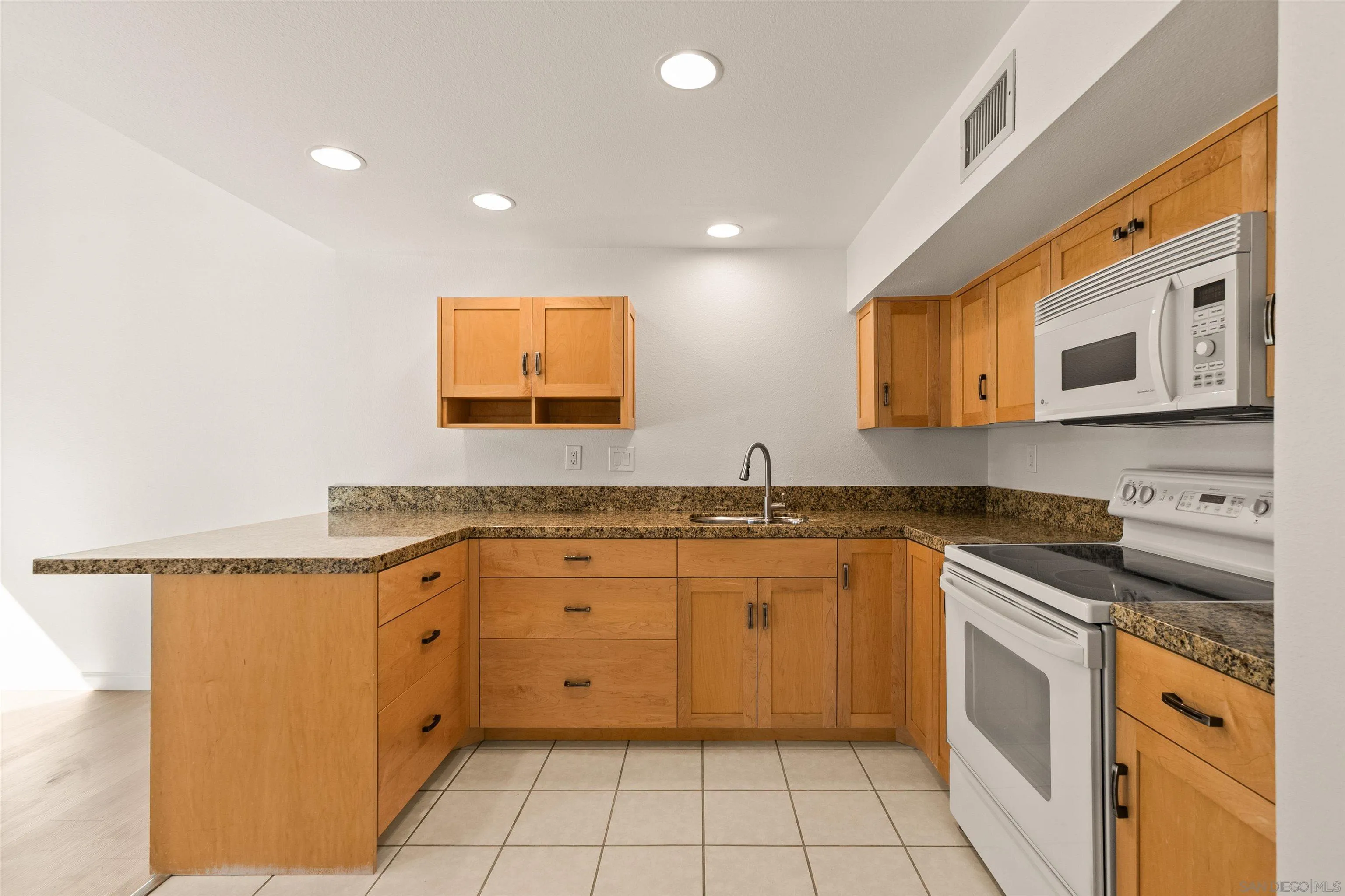 Photo #14: 2600094 Listing: Photo #14