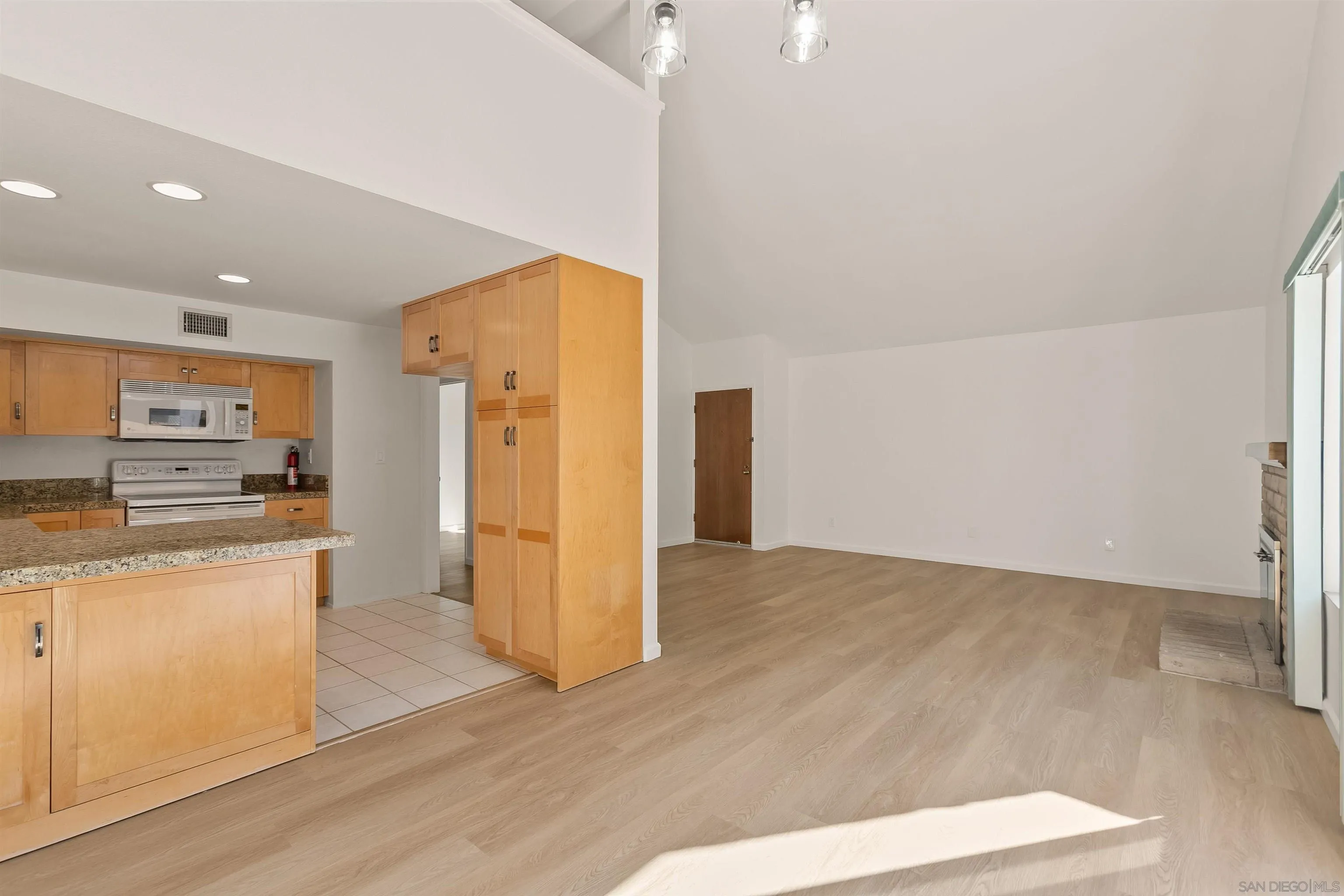 Photo #10: 2600094 Listing: Photo #10