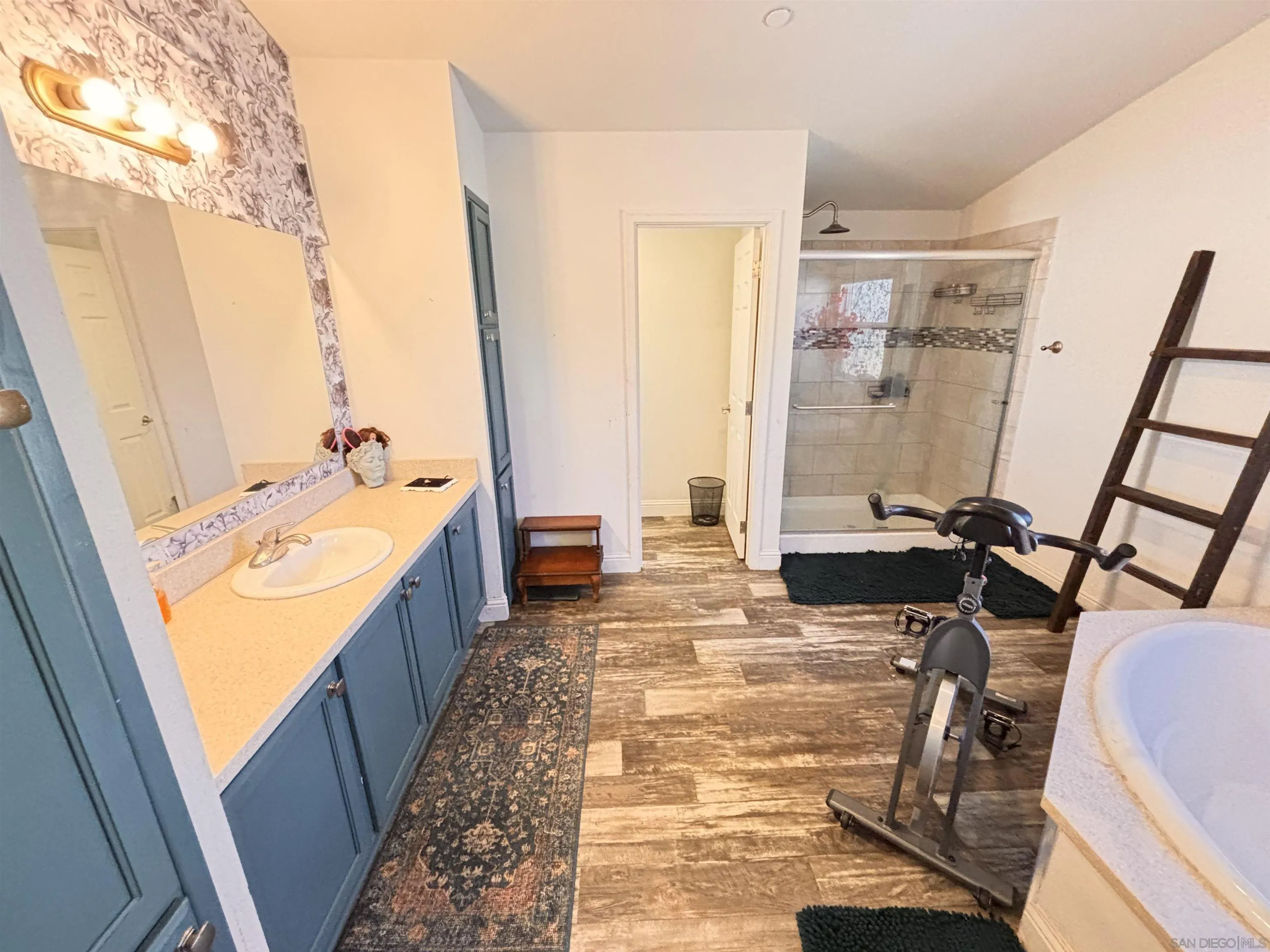 https://cdn.realtyfeed.com/cdn/127/260009403/93bbe311c57aefe37ce8d0dc96666e16.webp