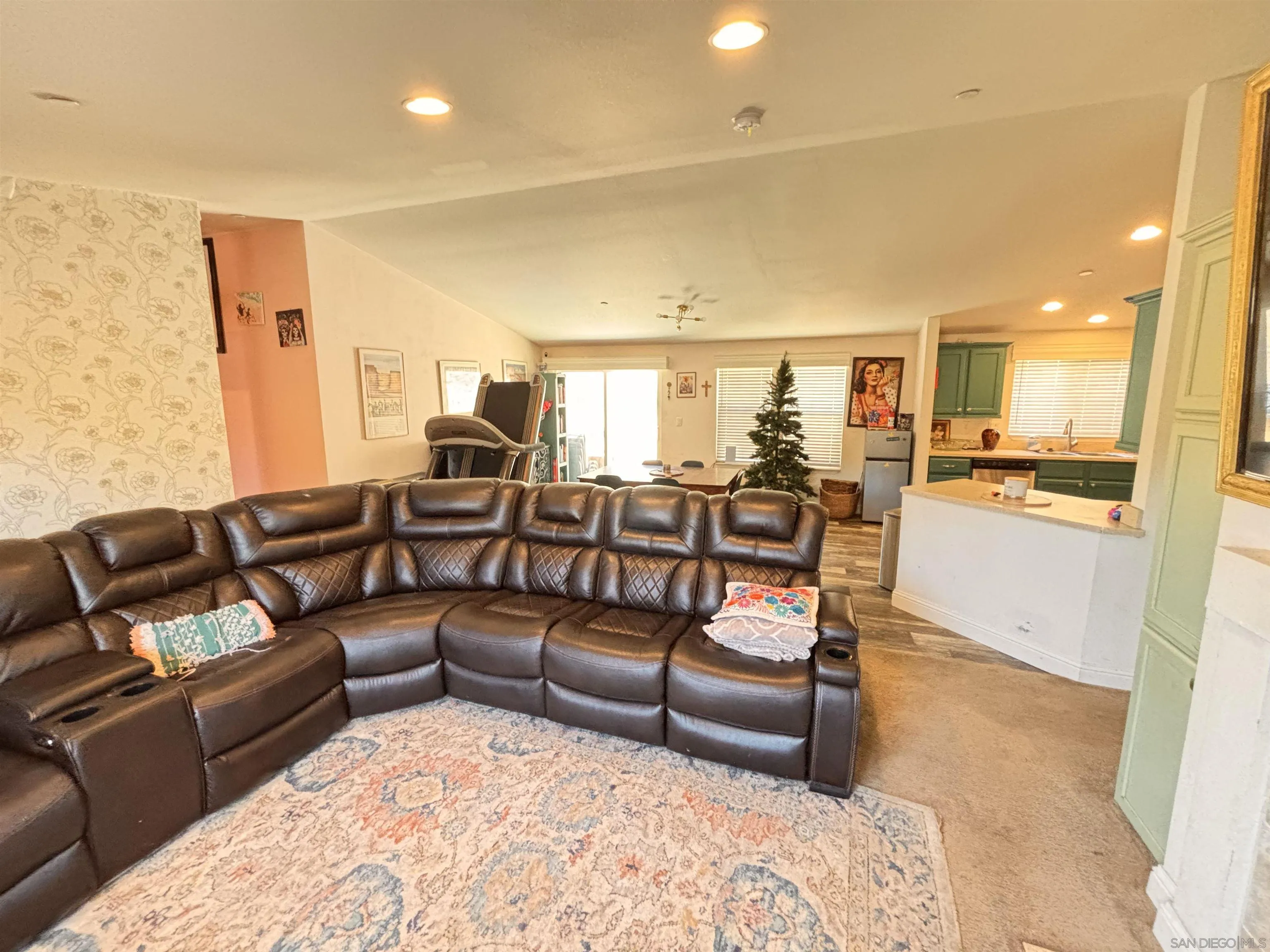 https://cdn.realtyfeed.com/cdn/127/260009403/e0b157417854a94cd6c771ff95b16c27.webp