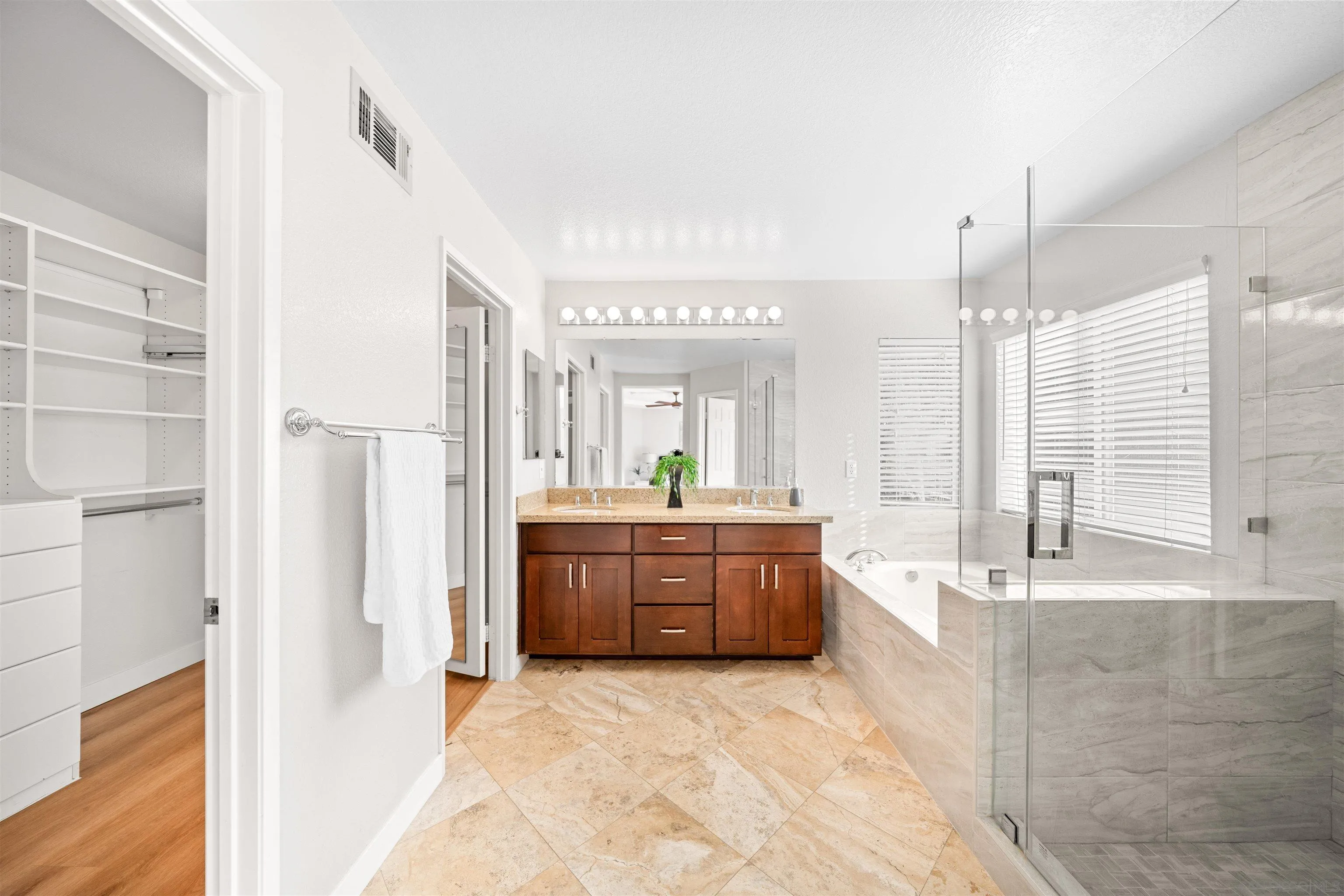 https://cdn.realtyfeed.com/cdn/127/260009406/261627c237fa63017acf38d788600fab.webp