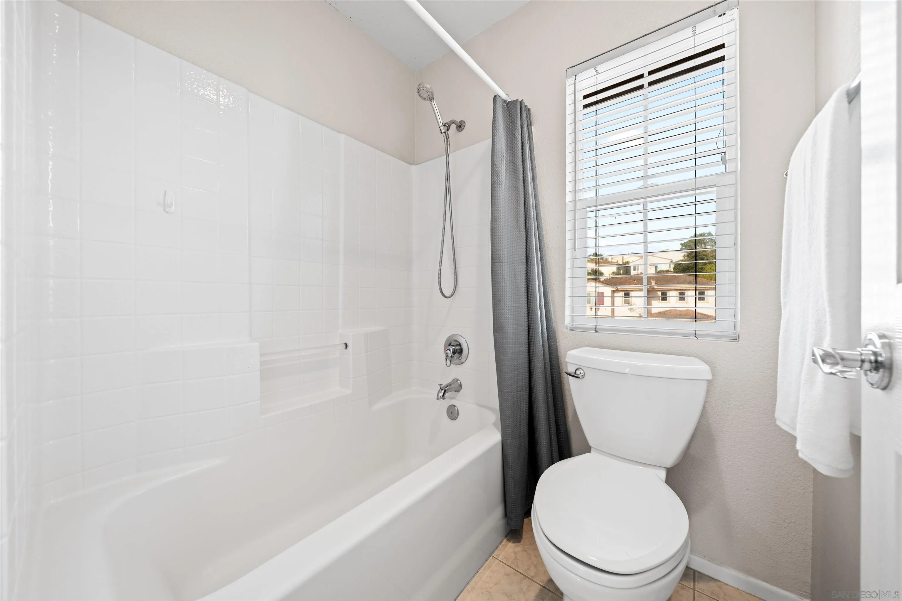 https://cdn.realtyfeed.com/cdn/127/260009406/354ddb280b68efc041709bea0f248197.webp