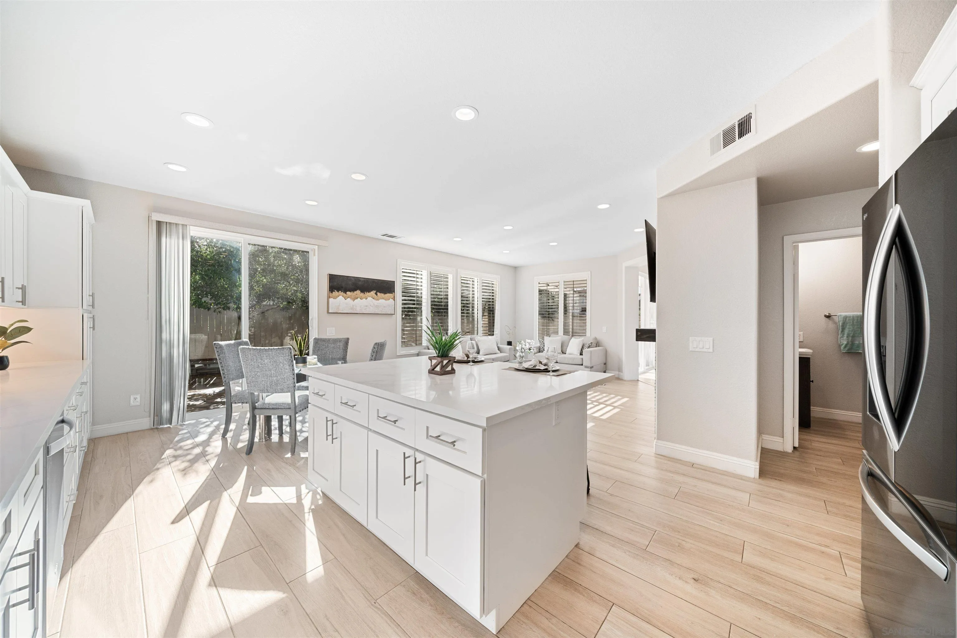 https://cdn.realtyfeed.com/cdn/127/260009406/8b1a27e9d2a1f5d76c7e3059b52d6887.webp