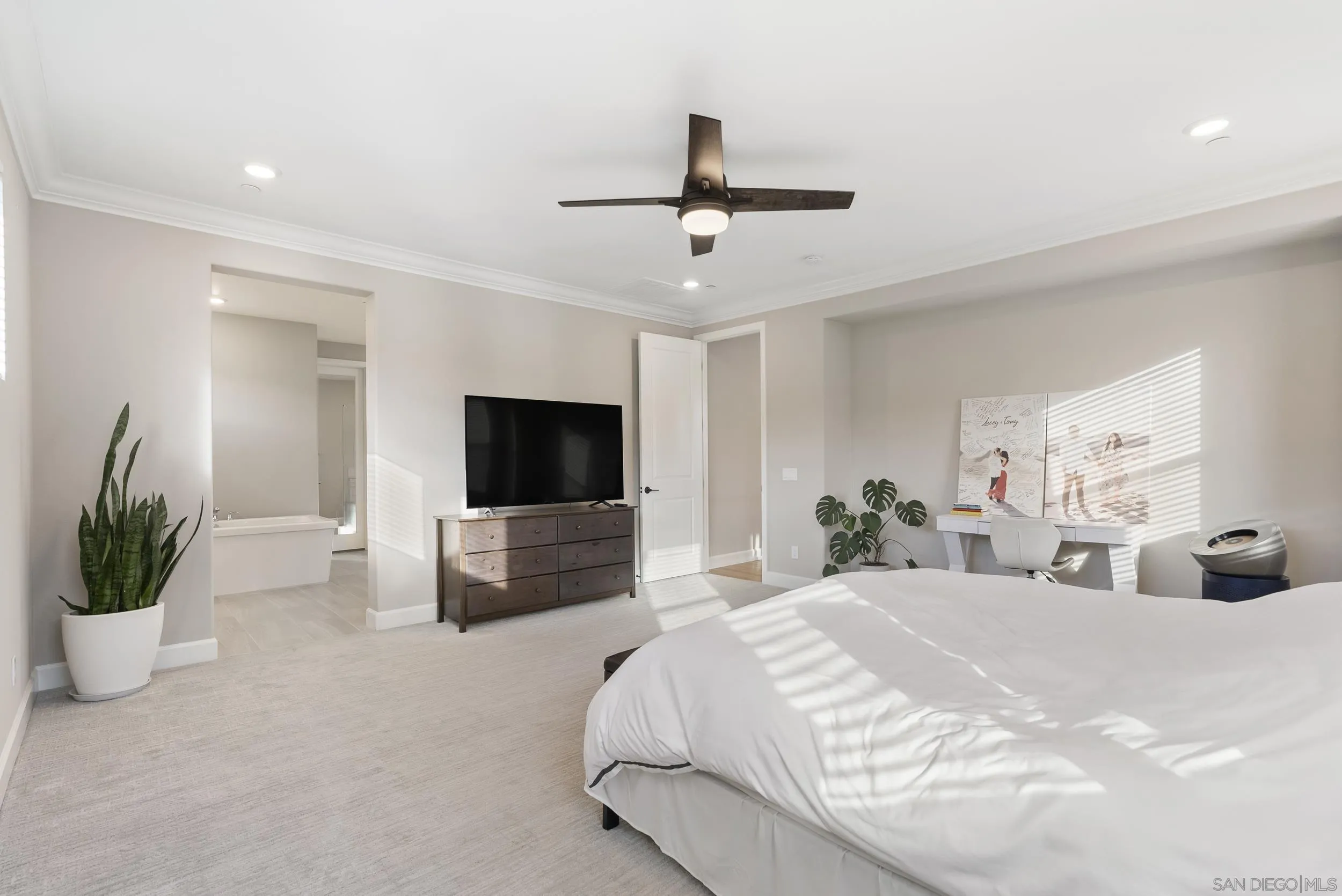 https://cdn.realtyfeed.com/cdn/127/260009413/829f1e1ee612bb947203a26455b4b138.webp