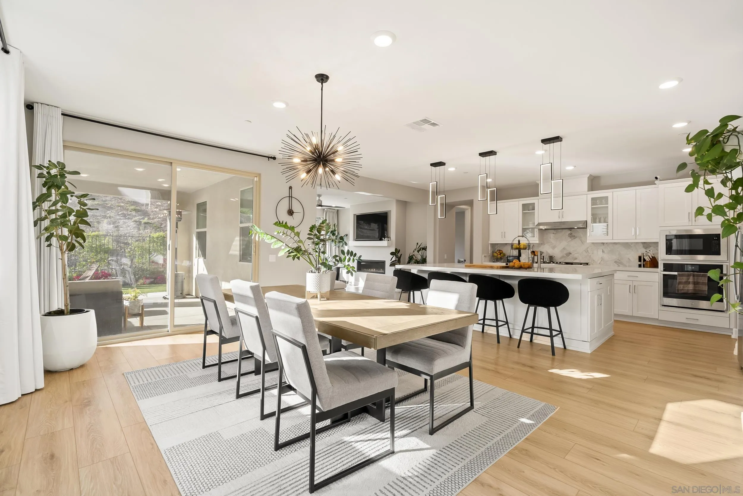 https://cdn.realtyfeed.com/cdn/127/260009413/a571d50cc471b8454818869a19c203b1.webp