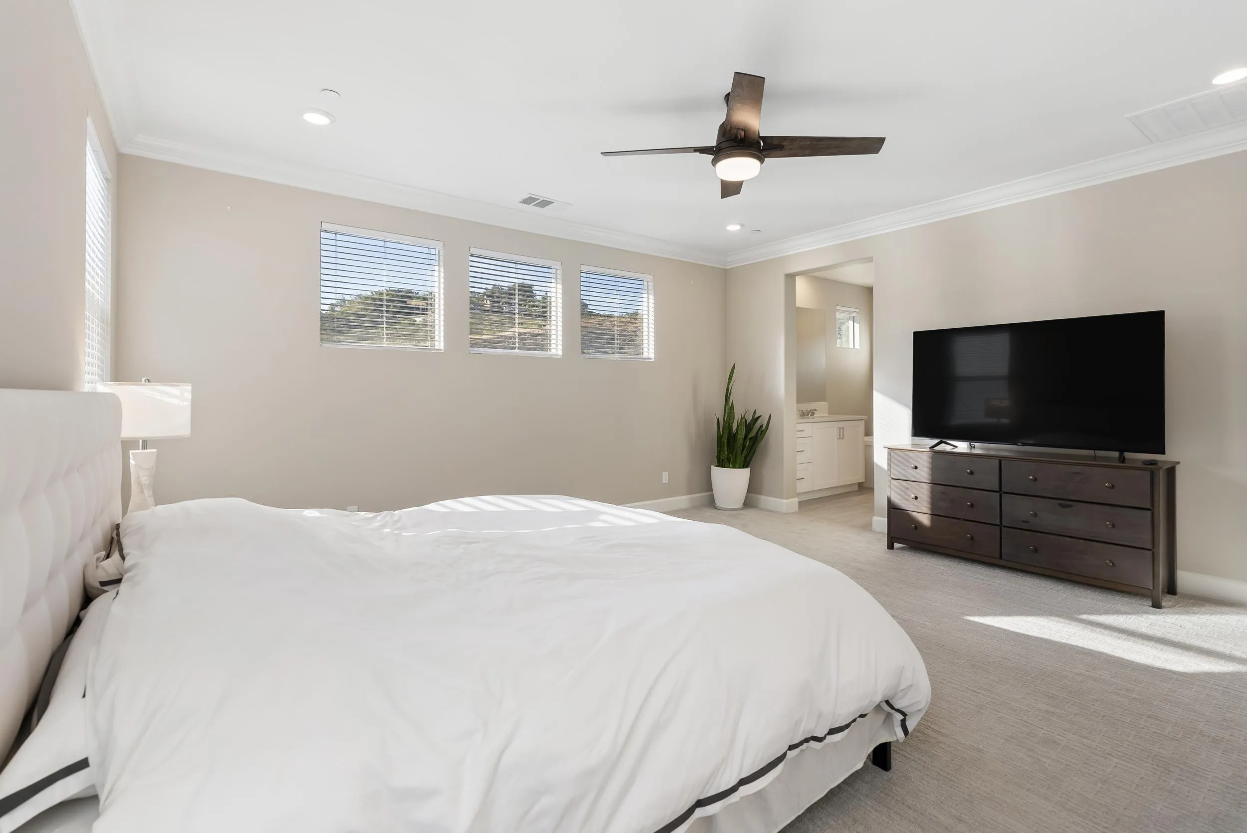 https://cdn.realtyfeed.com/cdn/127/260009413/c5c9bea64605ada9296ab9f7313986f4.webp