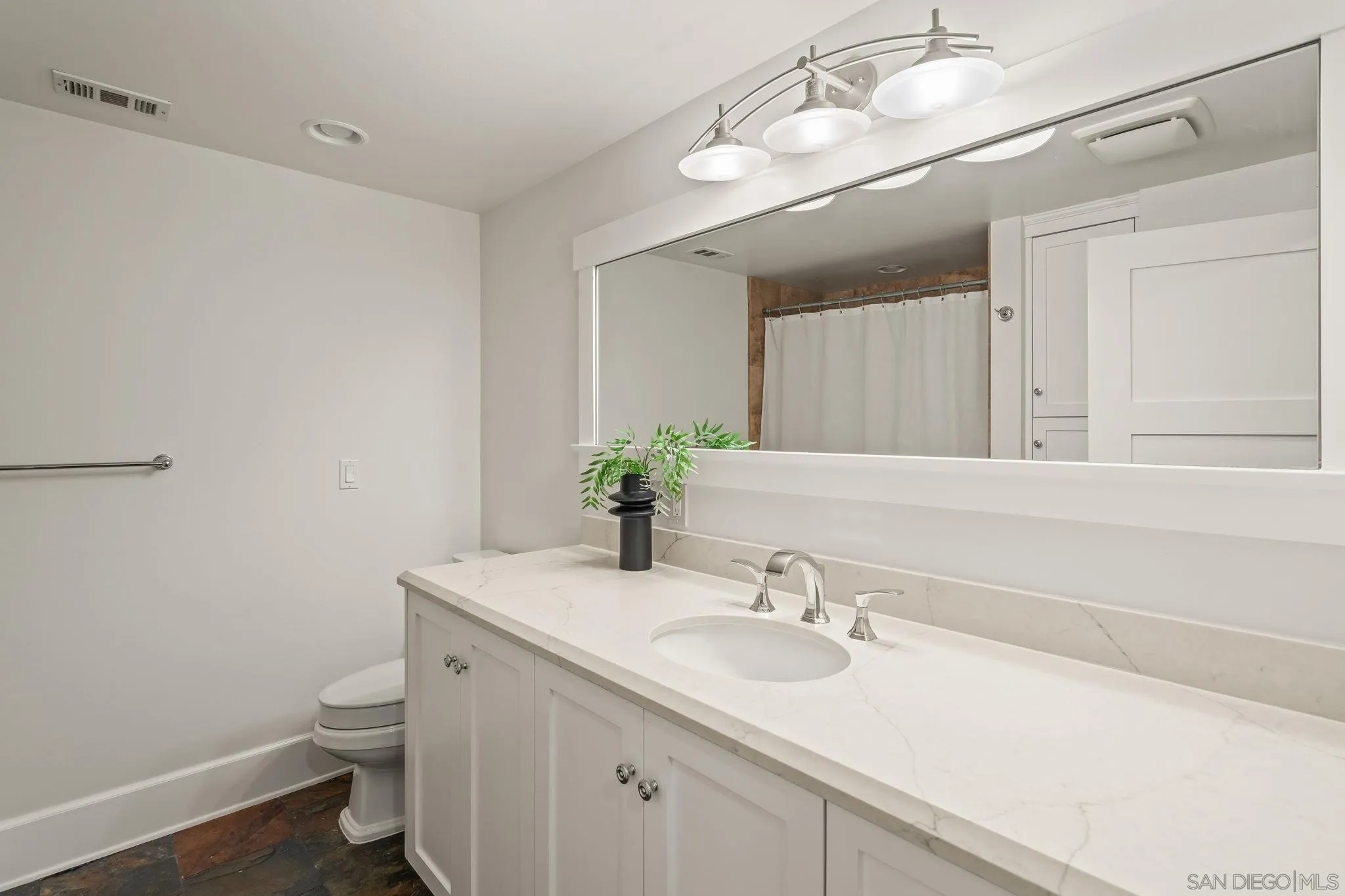 https://cdn.realtyfeed.com/cdn/127/260009417/2e1159c17f7245f91a8d6541e47099f9.webp