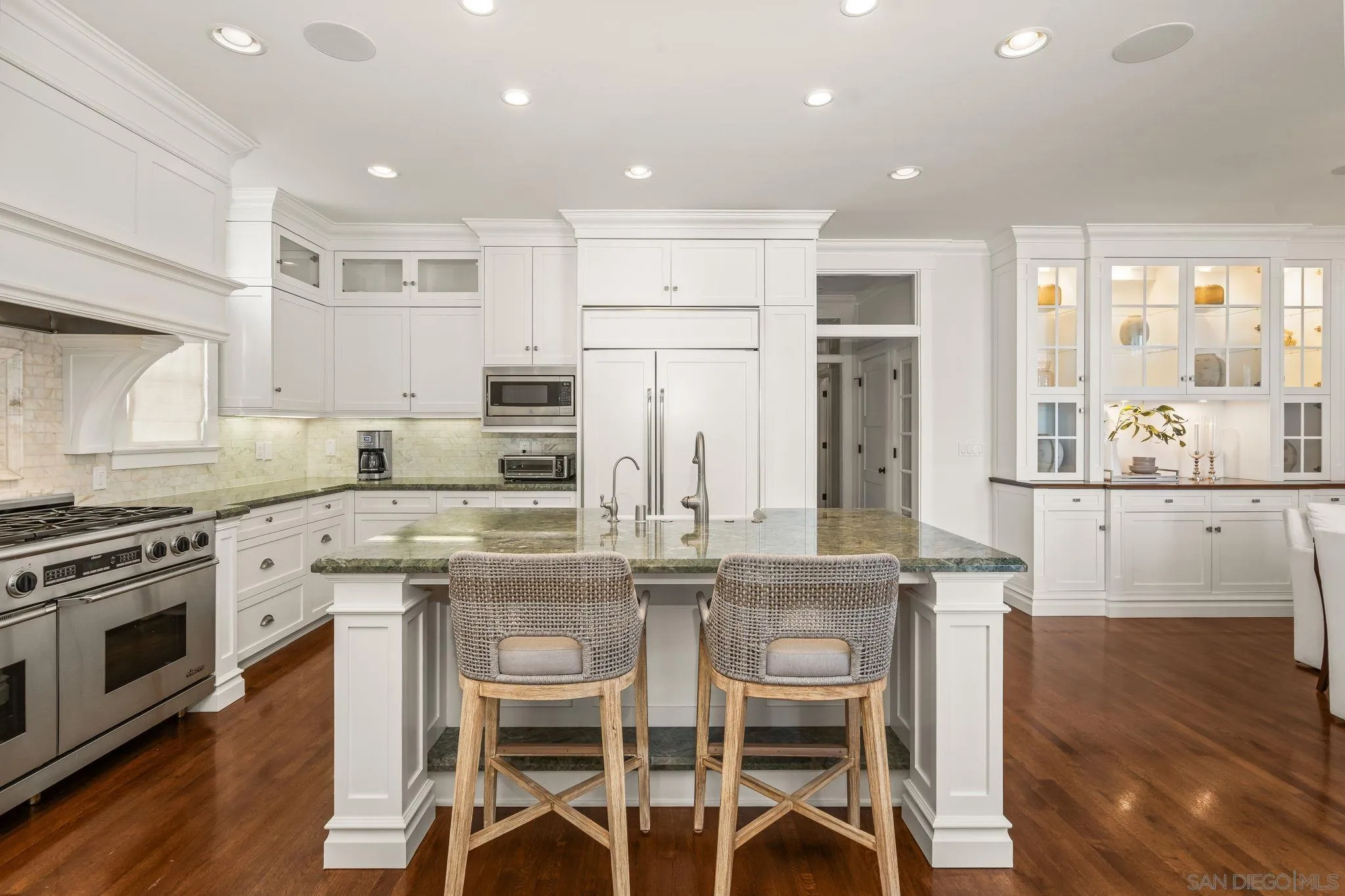 https://cdn.realtyfeed.com/cdn/127/260009417/e45c95dde7fc846a43253955c69f8c44.webp