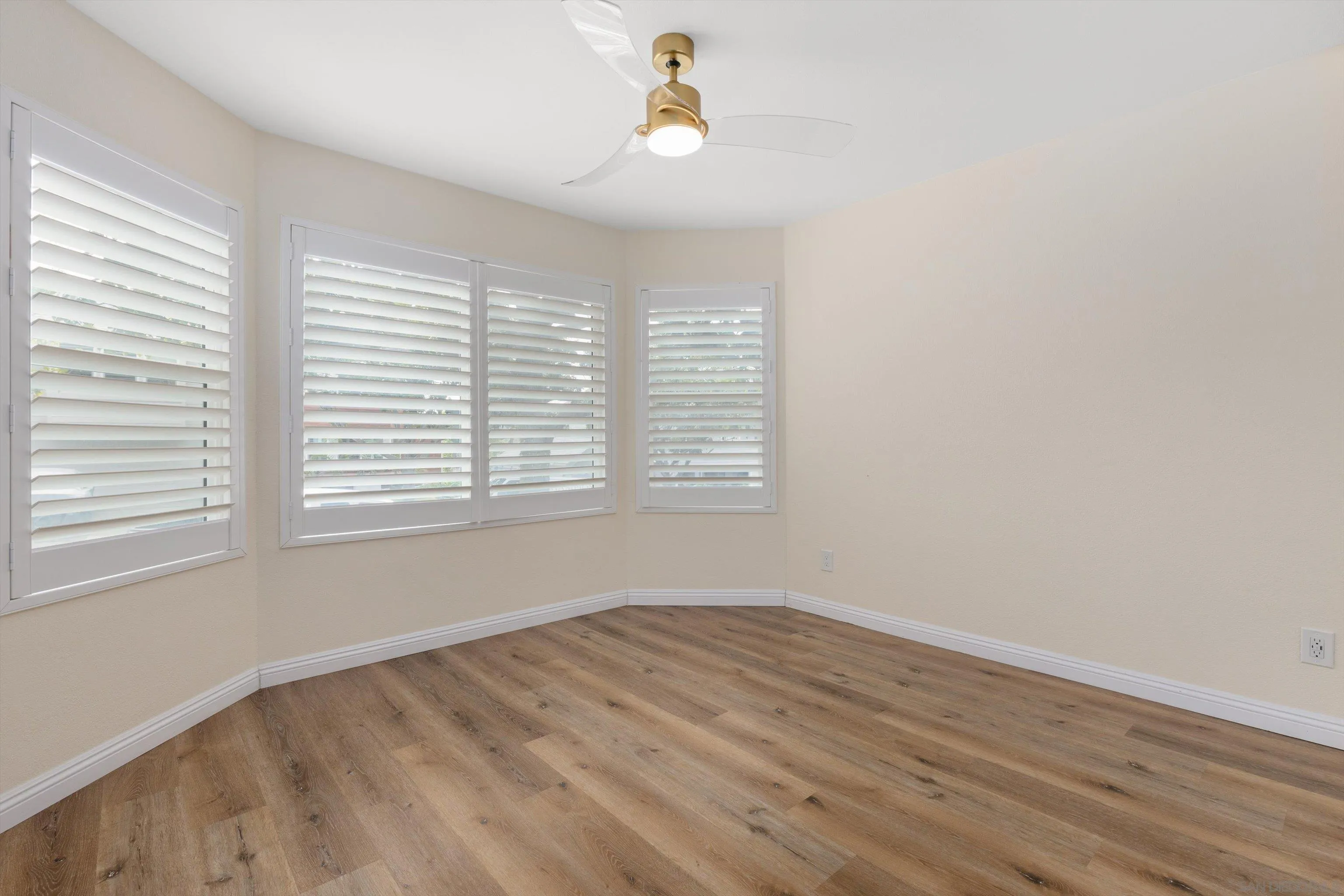 https://cdn.realtyfeed.com/cdn/127/260009418/38dbaf65e421a936956c464cb7bf1d3e.webp
