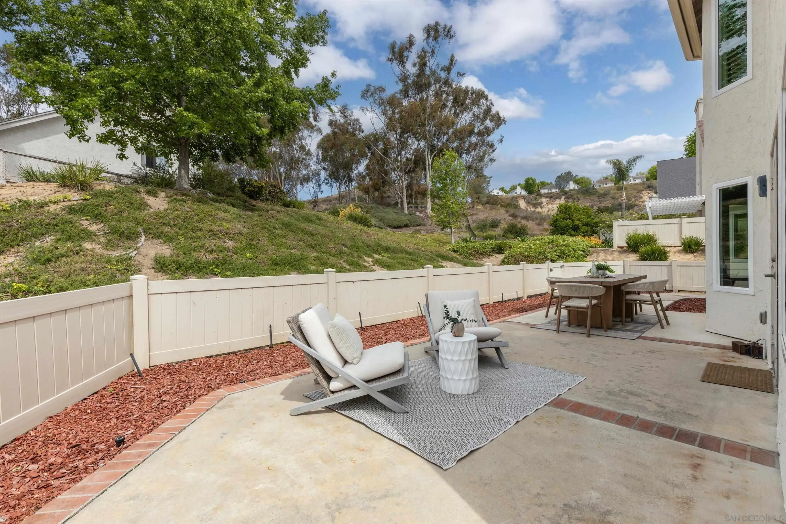 https://cdn.realtyfeed.com/cdn/127/260009418/87cb0e9aa2572644e9428f3977b1fab2.webp