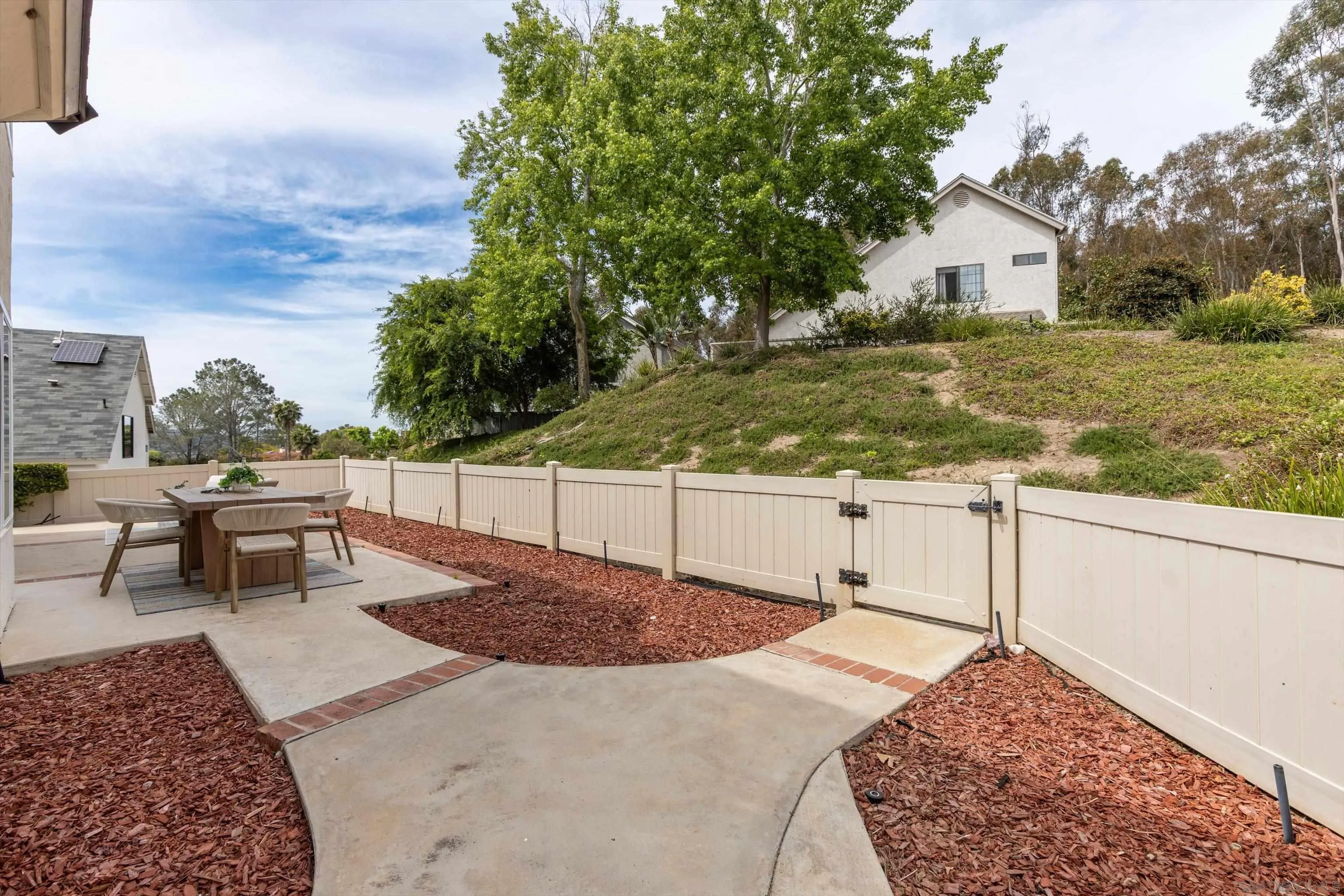https://cdn.realtyfeed.com/cdn/127/260009418/be179a6c657321a360a2f560d4009196.webp