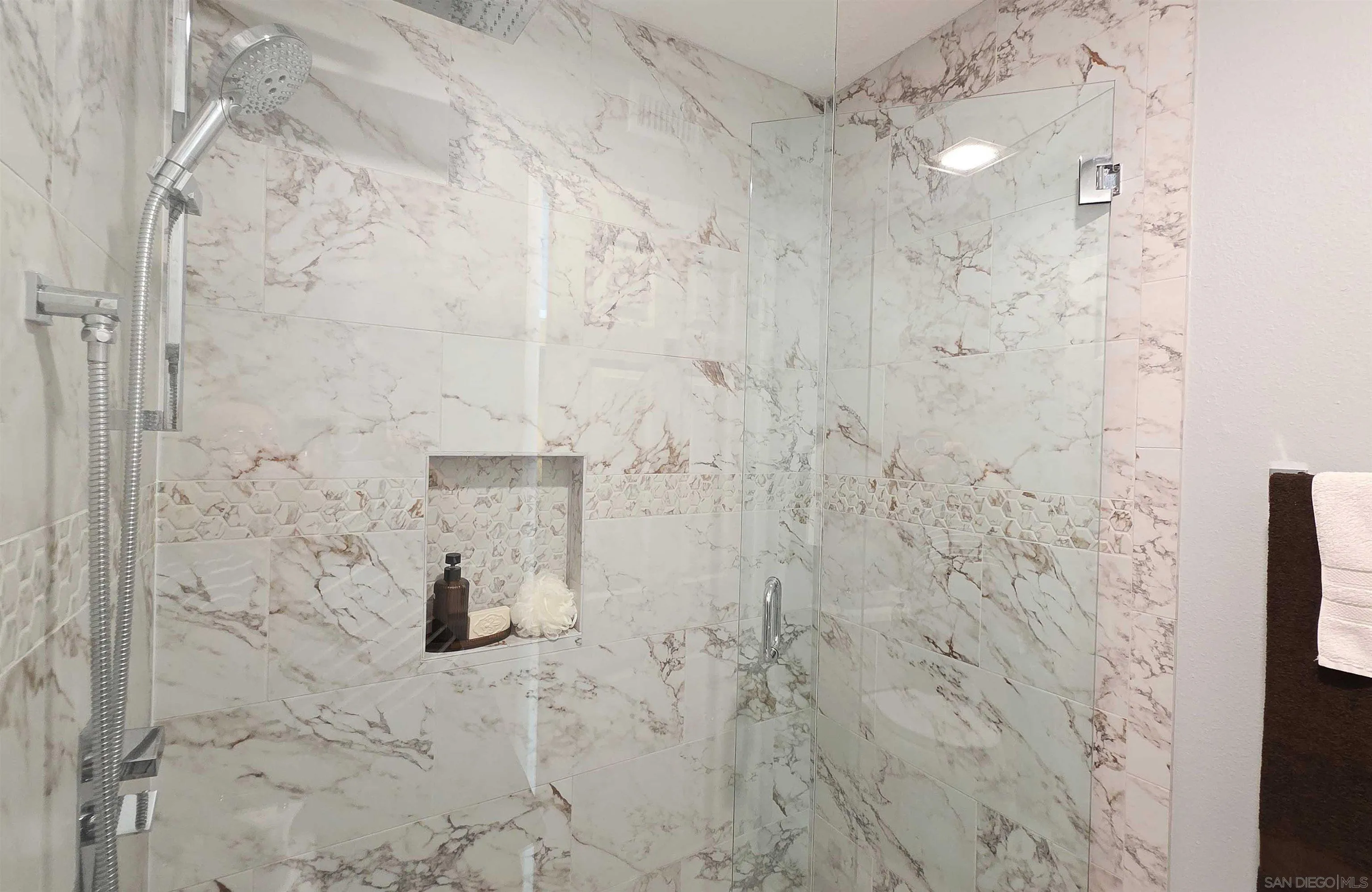 https://cdn.realtyfeed.com/cdn/127/260009422/5c1fd3863aa90bf9a469ba49cdc7f014.webp