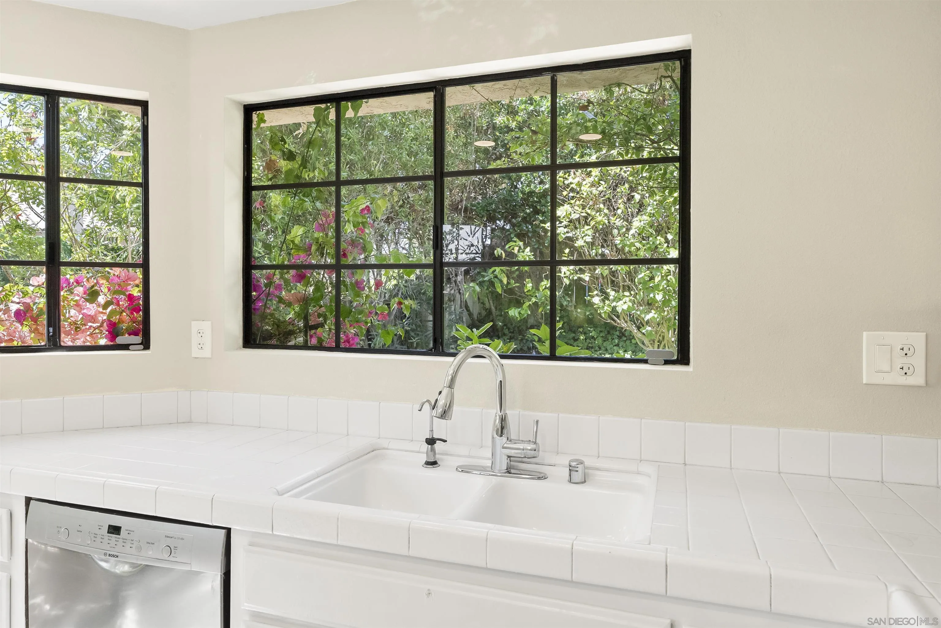 Photo #9: 260009423 Listing: Photo #9