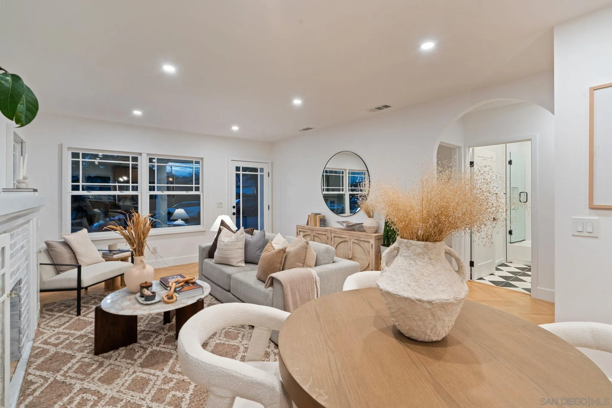 https://cdn.realtyfeed.com/cdn/127/260009436/01f1ca71a8b027c1c1df0e8e4f4f3812.webp