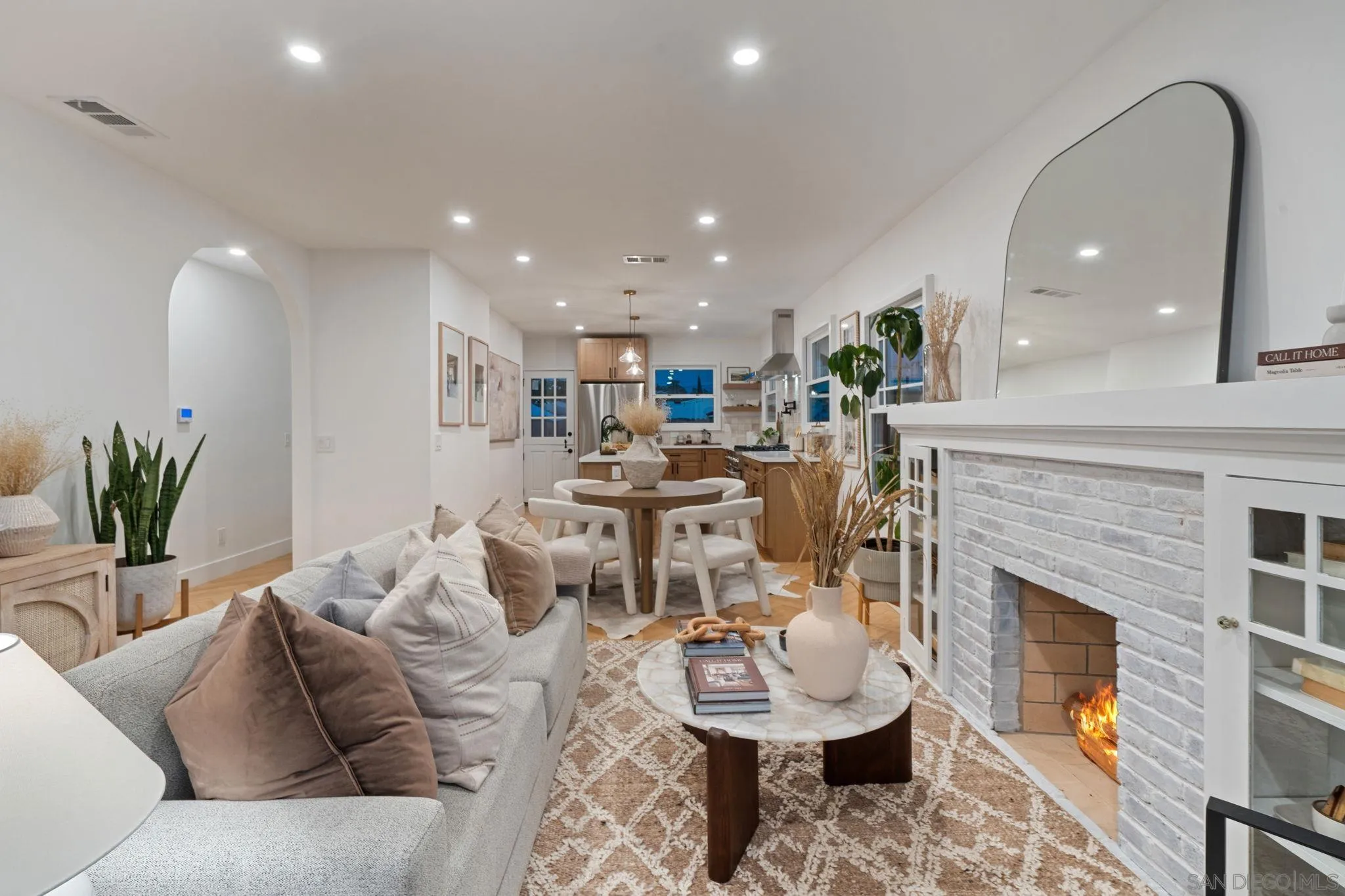 https://cdn.realtyfeed.com/cdn/127/260009436/14d6f6badcac25b0d1edd30ce031586f.webp