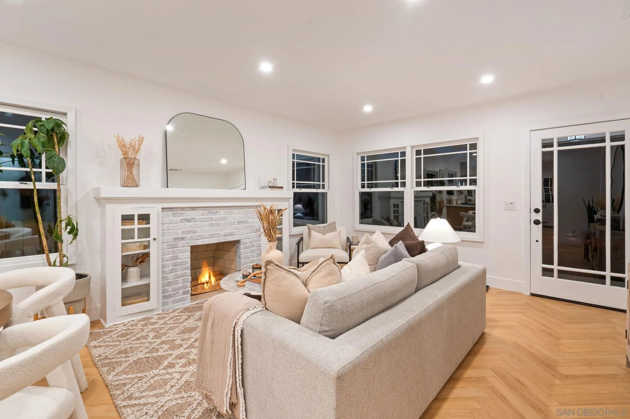 https://cdn.realtyfeed.com/cdn/127/260009436/870f14d1523238d069b77448ee2fd4fa.webp